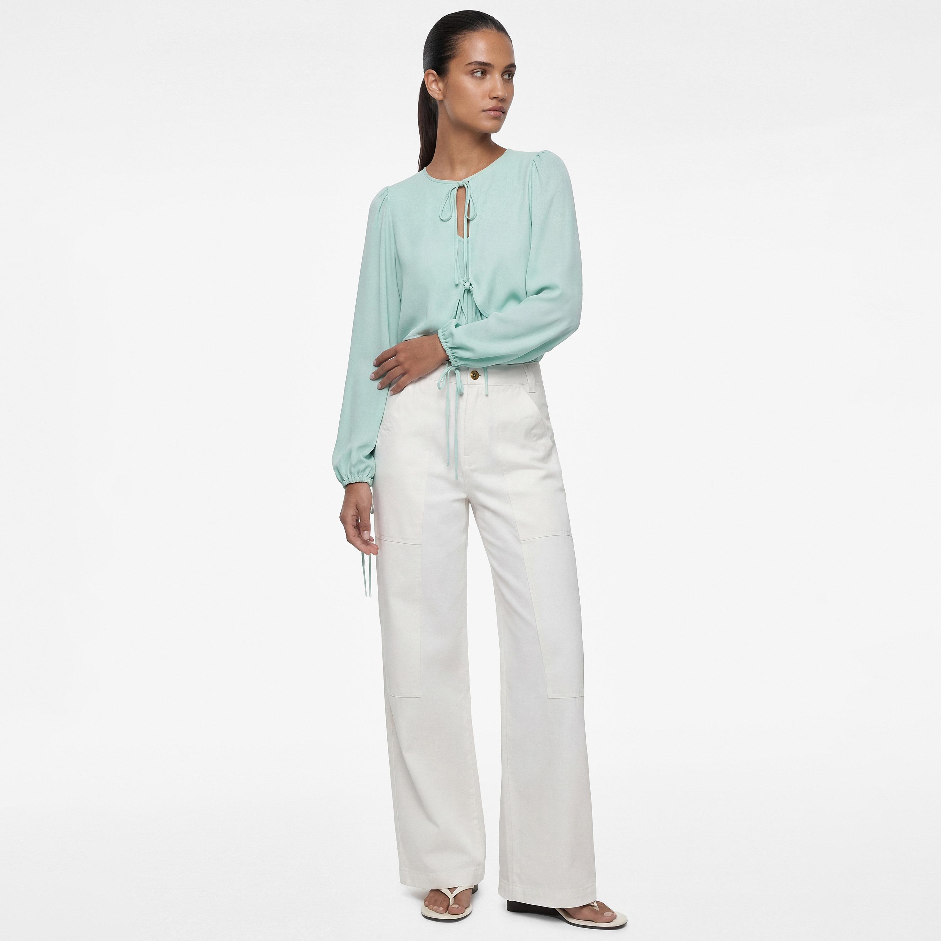 بلوزة نسائية بياقة "تاي-أب" تربط برباط بلون سماوي من كوتون-women-clothing-shirtsandblouses-blouses-image-2