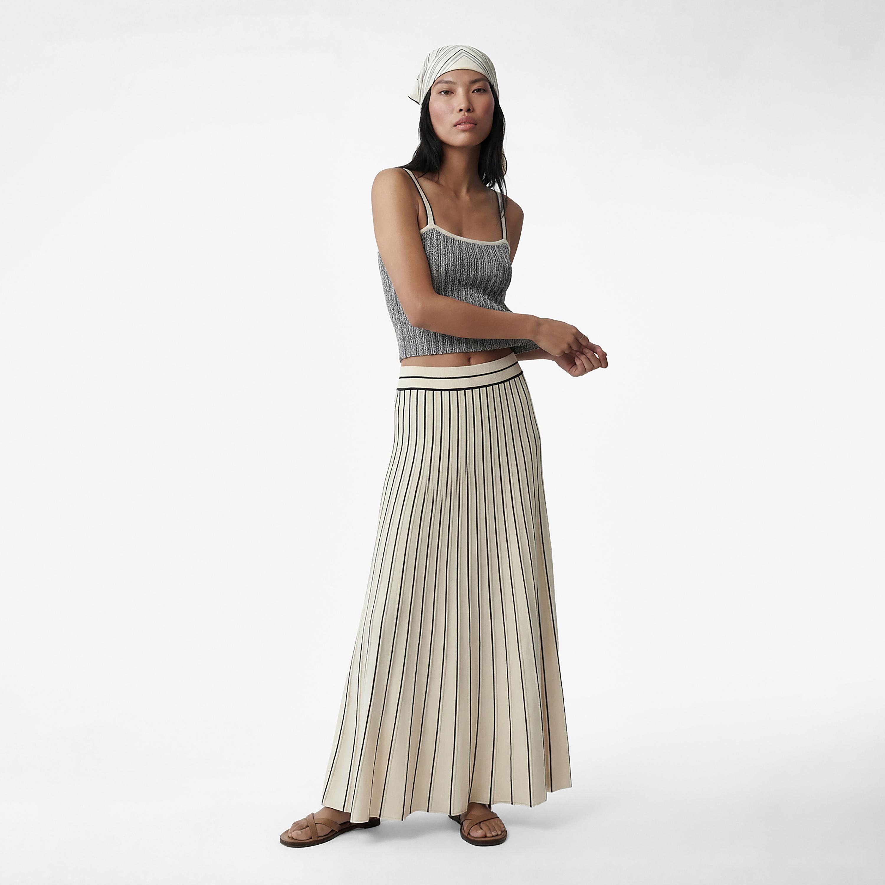 تنورة ماكسي نسائية بقصة كلوش من قماش الأكريليك المخطط بلون بيج من كوتون-women-clothing-bottoms-skirts-image-2