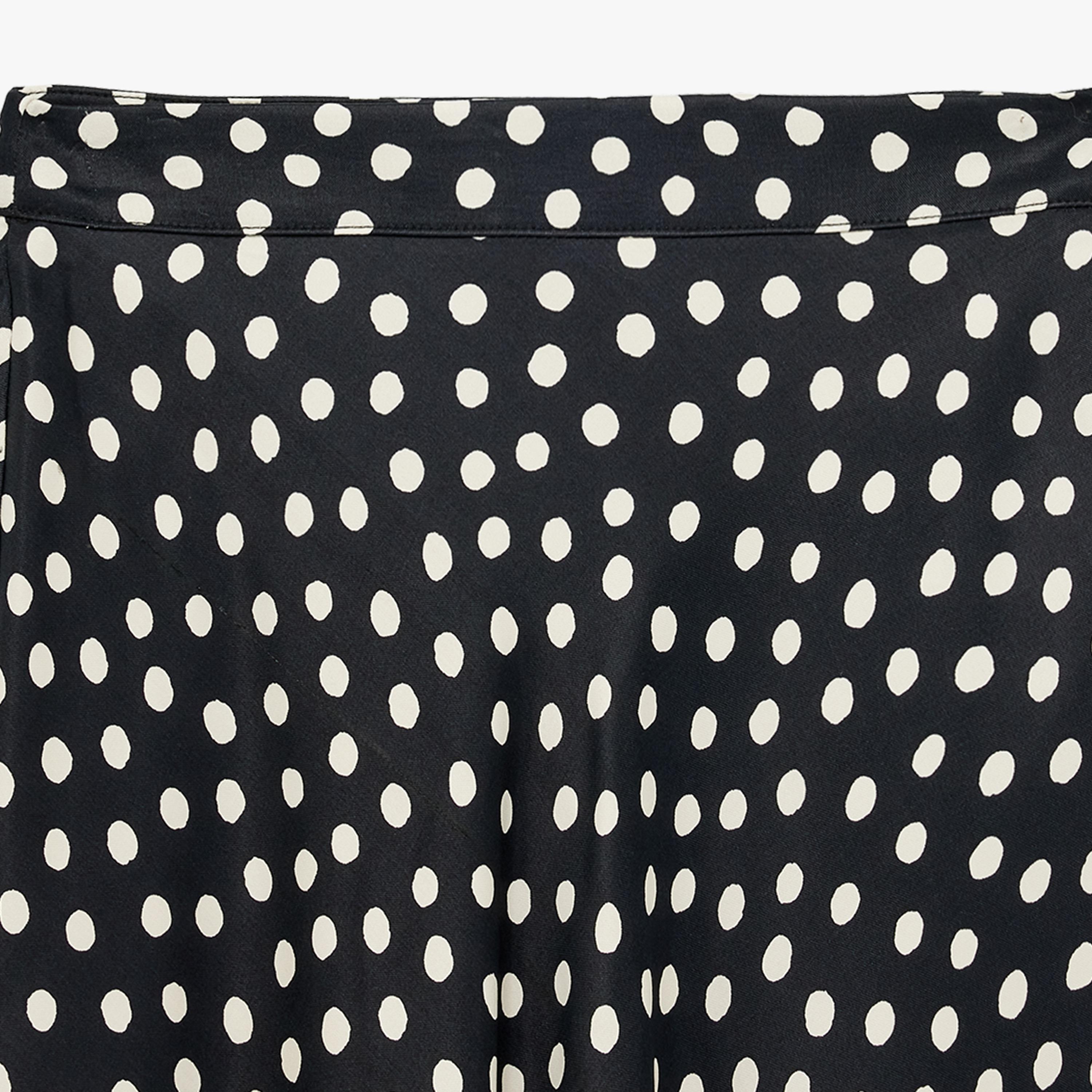 تنورة ميدي نسائية قصة "ايه-لاين" بنقشة منقطة (بولكا دوت) سوداء من كوتون-women-clothing-bottoms-skirts-image-5