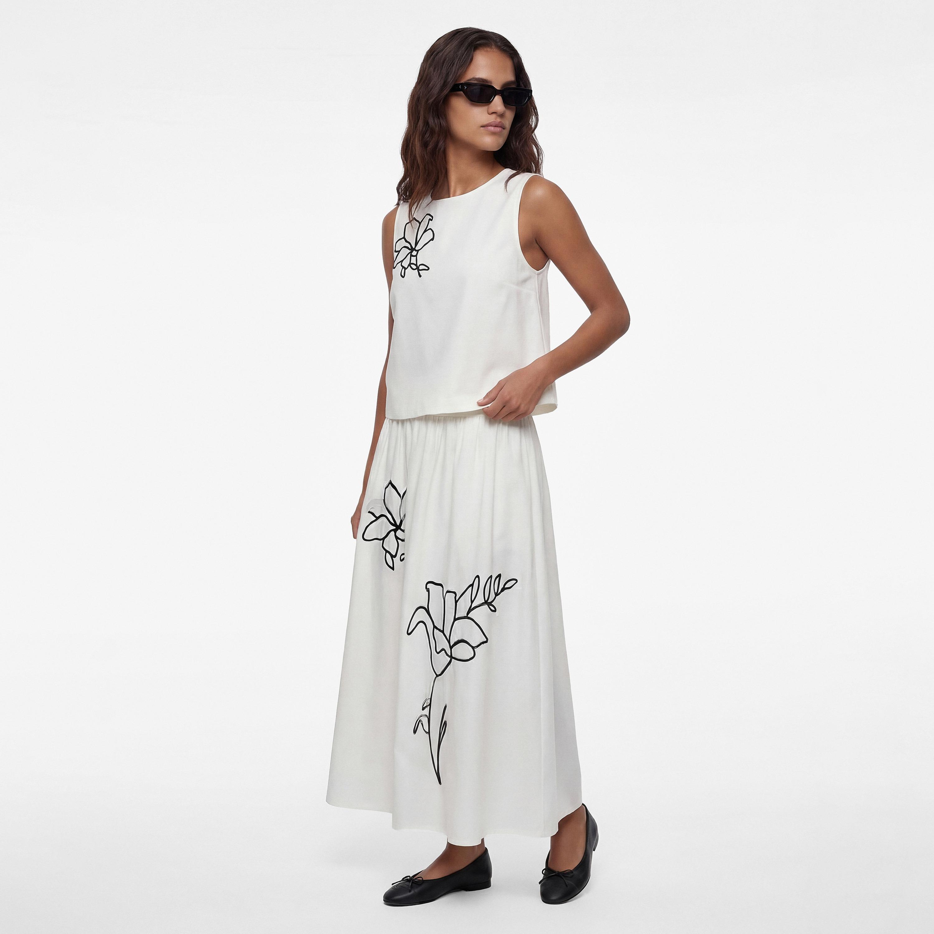 تنورة ماكسي نسائية قصة "ايه-لاين" بتطريز زهور بيضاء من كوتون-women-clothing-bottoms-skirts-image-2