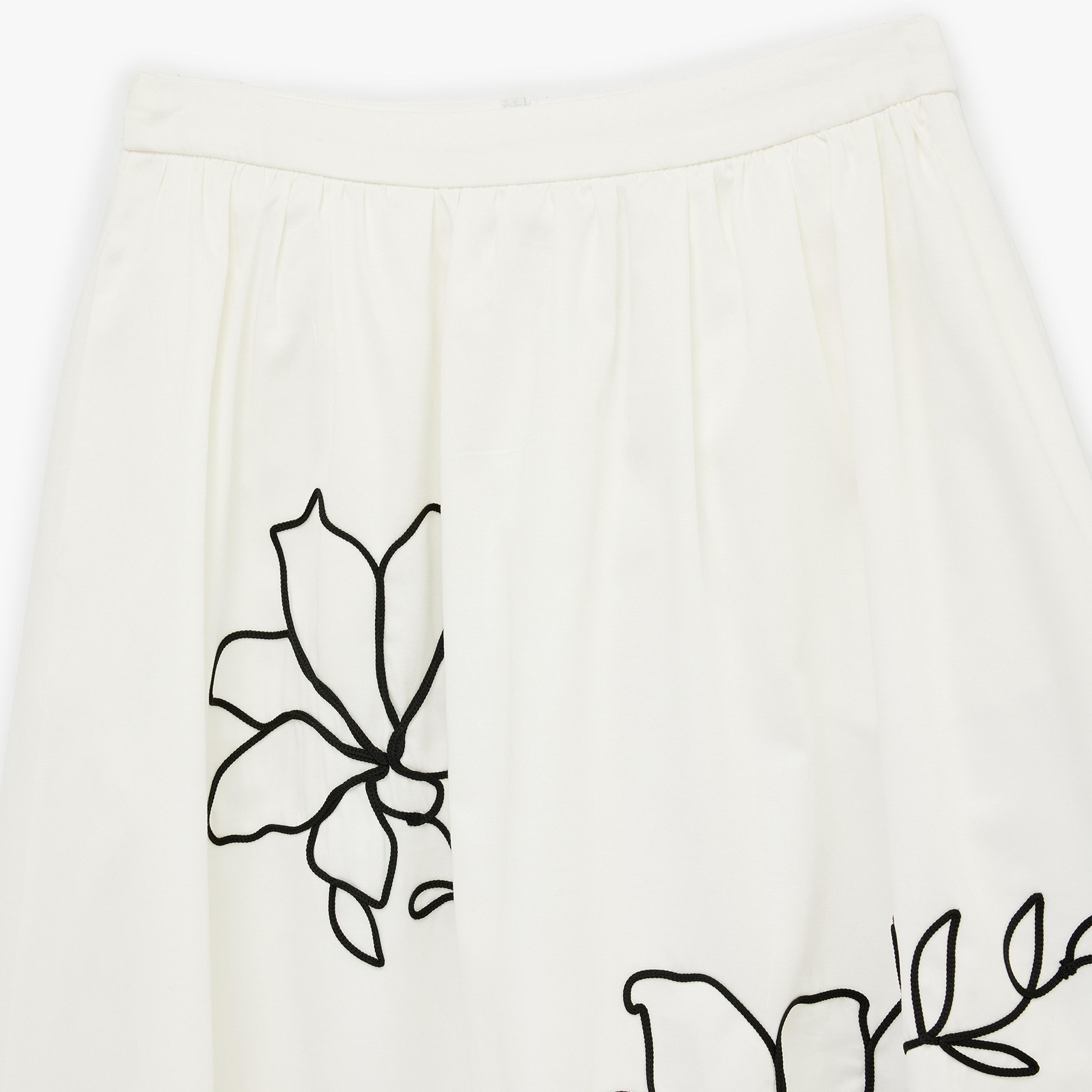 تنورة ماكسي نسائية قصة "ايه-لاين" بتطريز زهور بيضاء من كوتون-women-clothing-bottoms-skirts-image-5