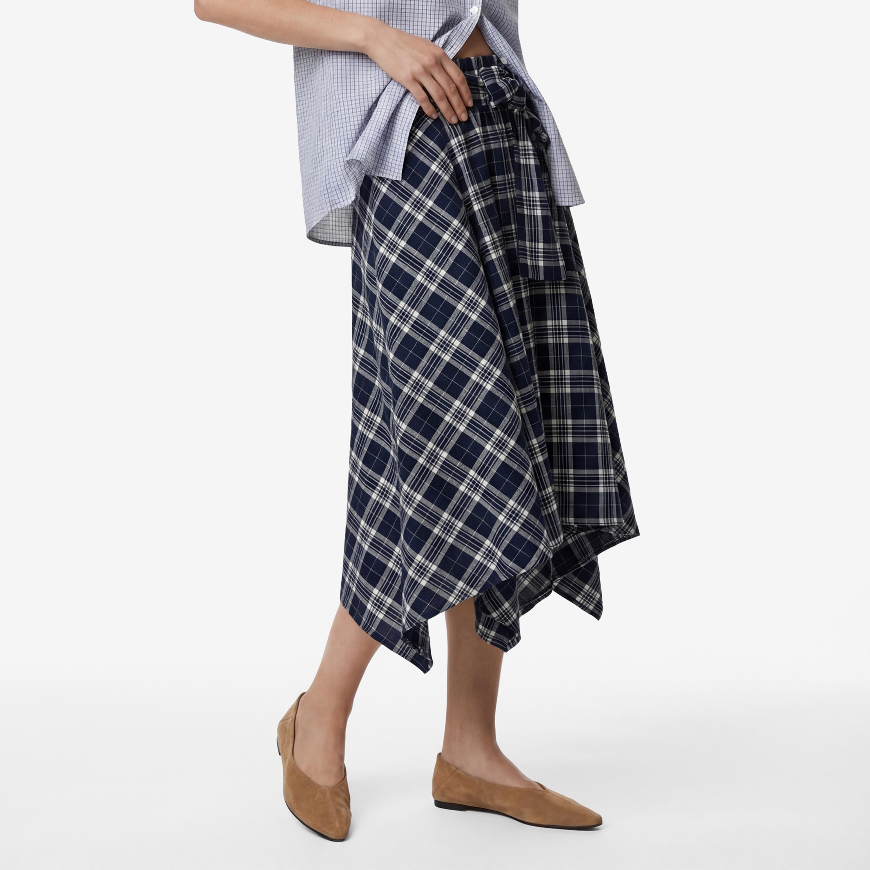 تنورة ميدي نسائية بتصميم غير متماثل ومربعات بلون كحلي من كوتون-women-clothing-bottoms-skirts-image-3