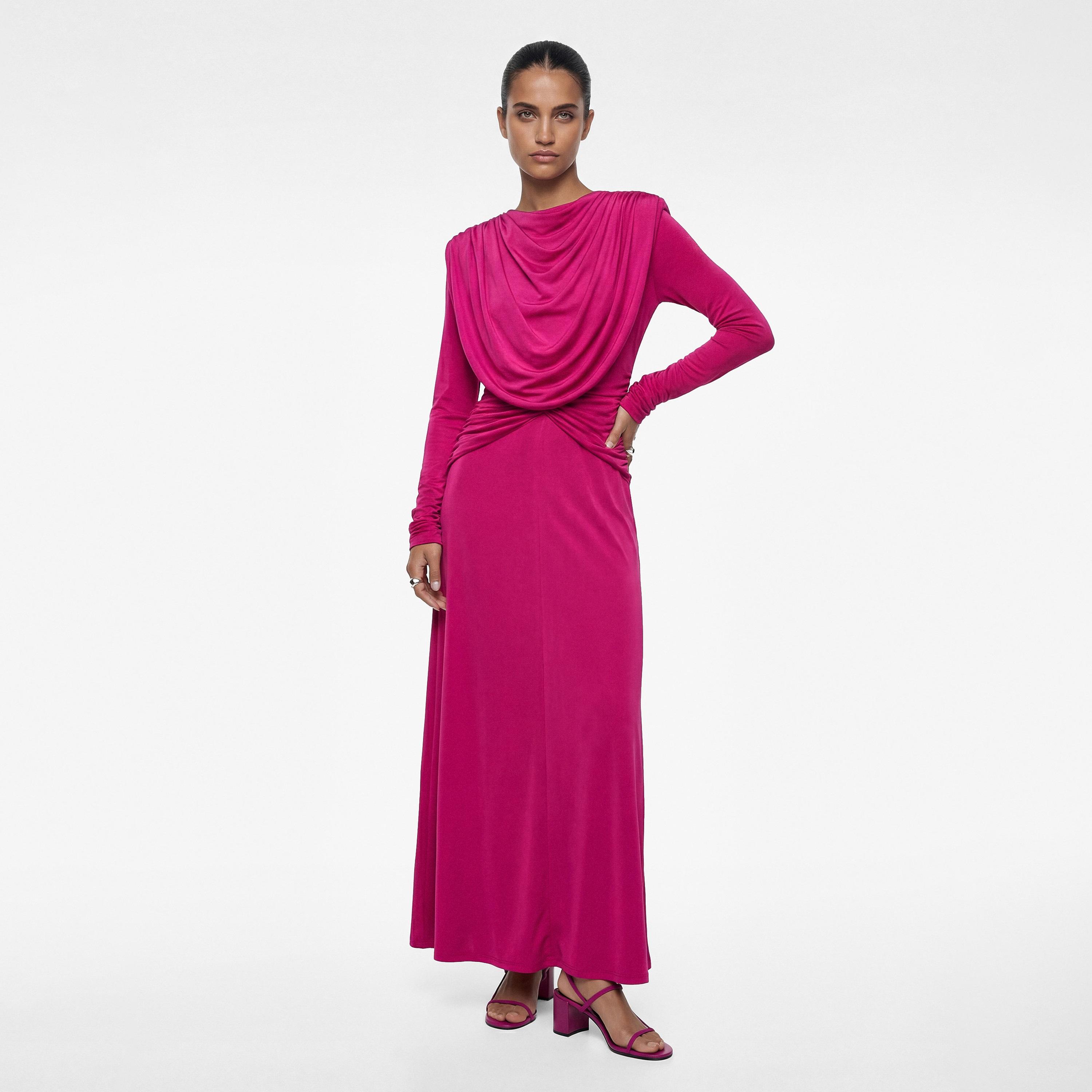 فستان ماكسي نسائي بياقة "كاول نيك" وتصميم درابيه "درابيد" بلون وردي من كوتون-women-clothing-dresses-image-1
