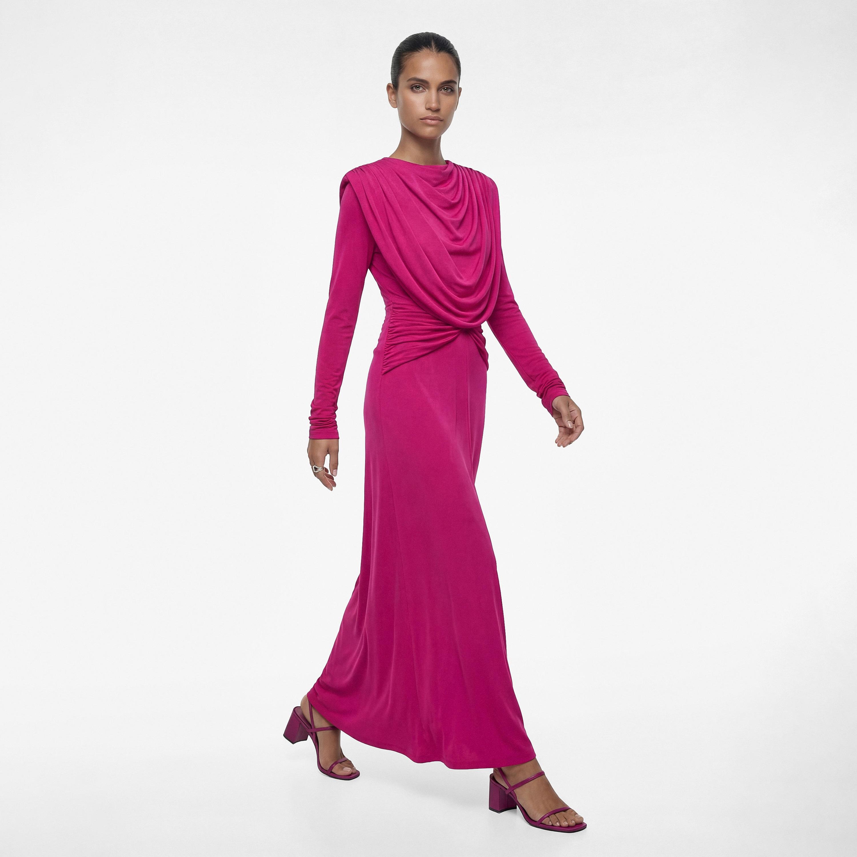 فستان ماكسي نسائي بياقة "كاول نيك" وتصميم درابيه "درابيد" بلون وردي من كوتون-women-clothing-dresses-image-2