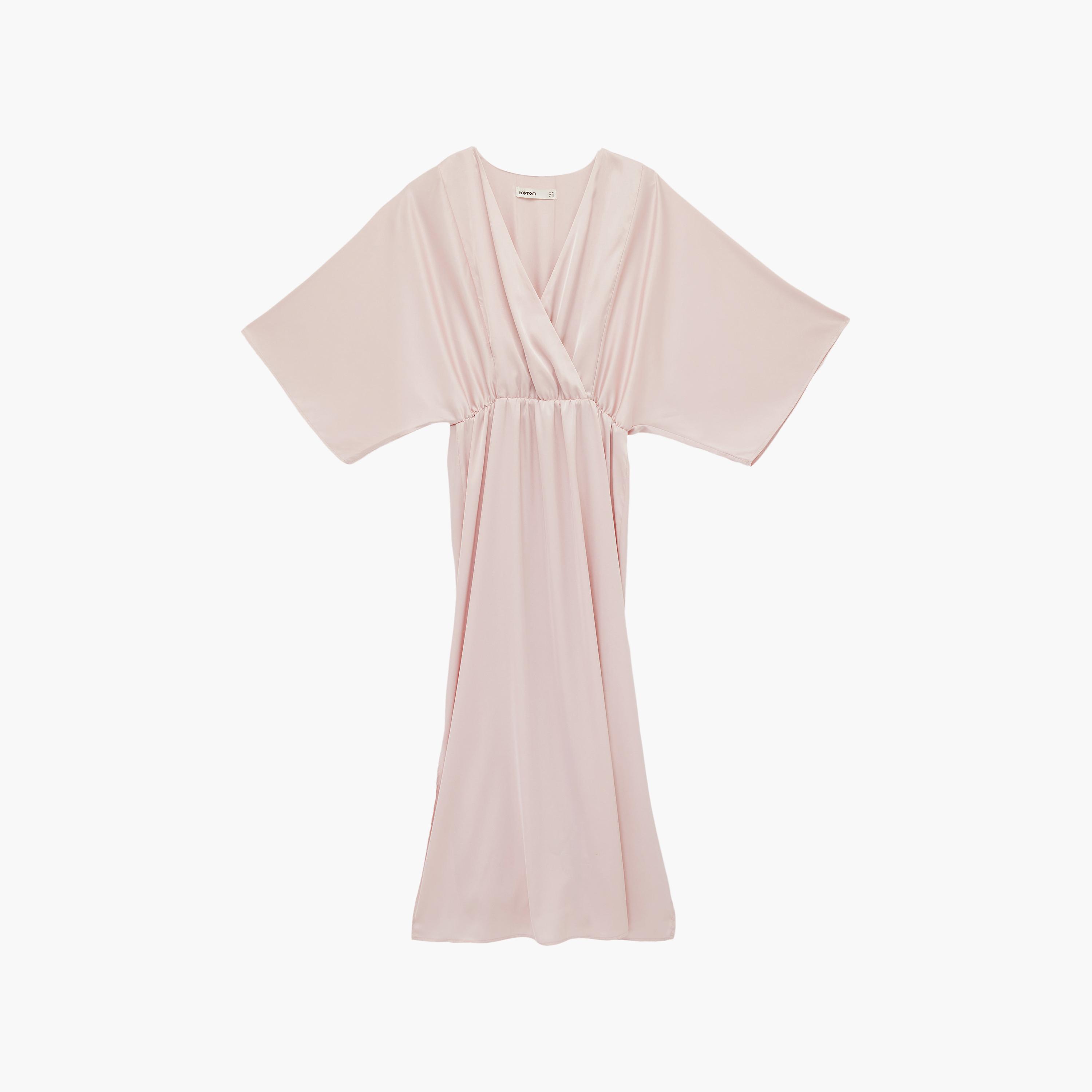 فستان ماكسي نسائي "لف" بياقة "سوربليس" وأكمام "كيمونو" بلون وردي من كوتون-women-clothing-dresses-image-3