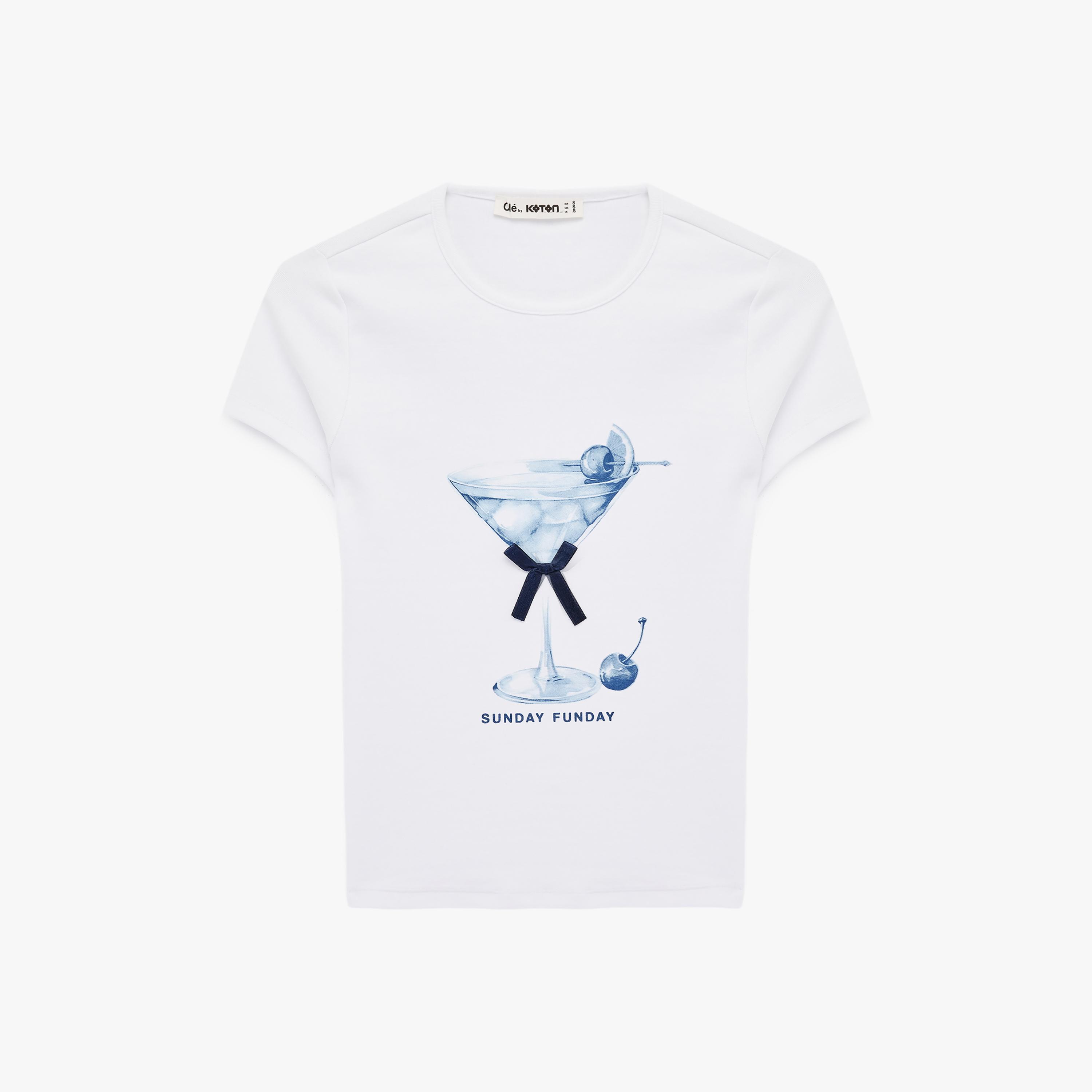 تيشيرت نسائي بطبعة "غرافيك" لمشروب بلون أبيض من كوتون-women-clothing-tshirts-image-4