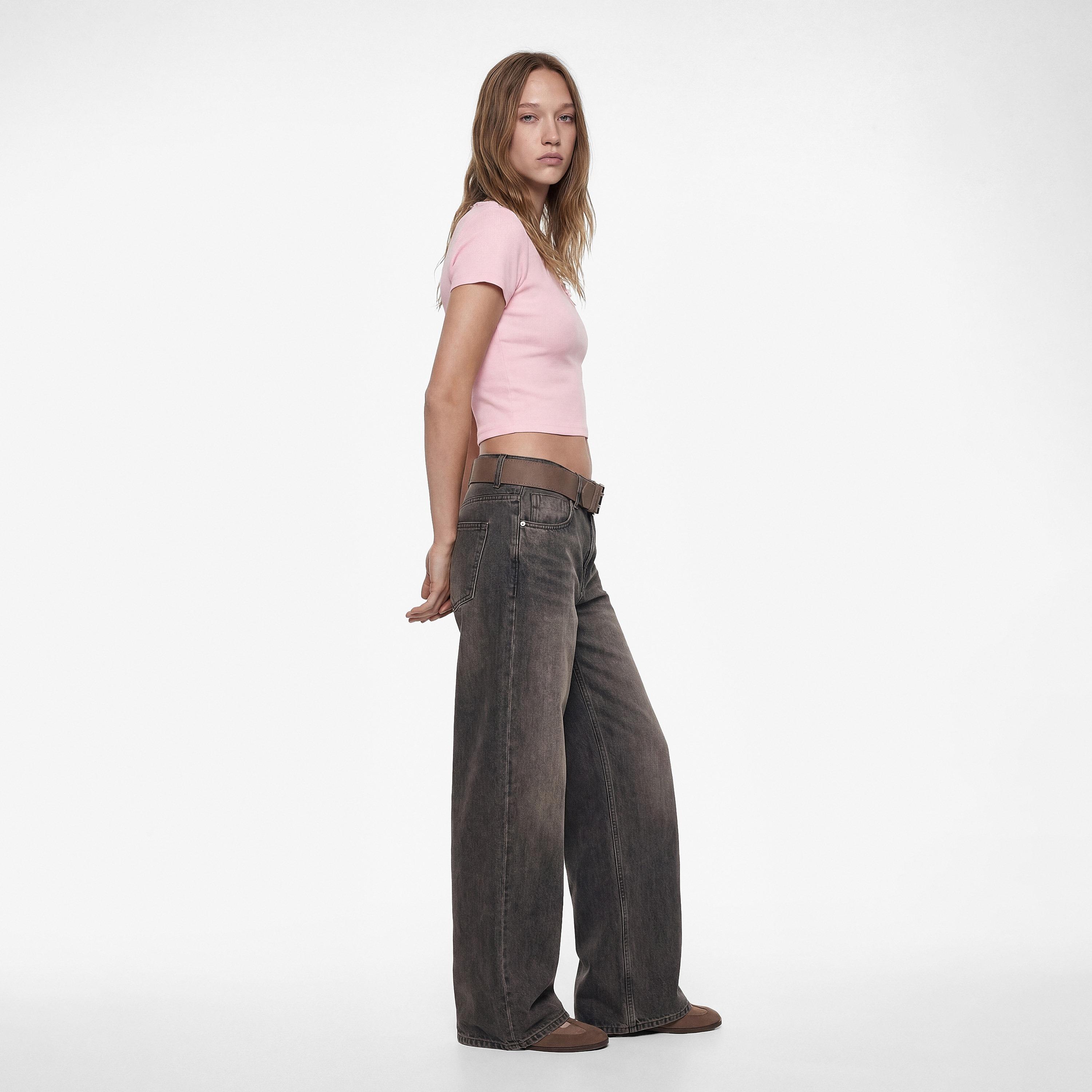 بلوزة نسائية بفتحة رقبة "سكوب" دائرية وتصميم "تيكستشرد" بارز بلون وردي من كوتون-women-clothing-shirtsandblouses-blouses-image-2