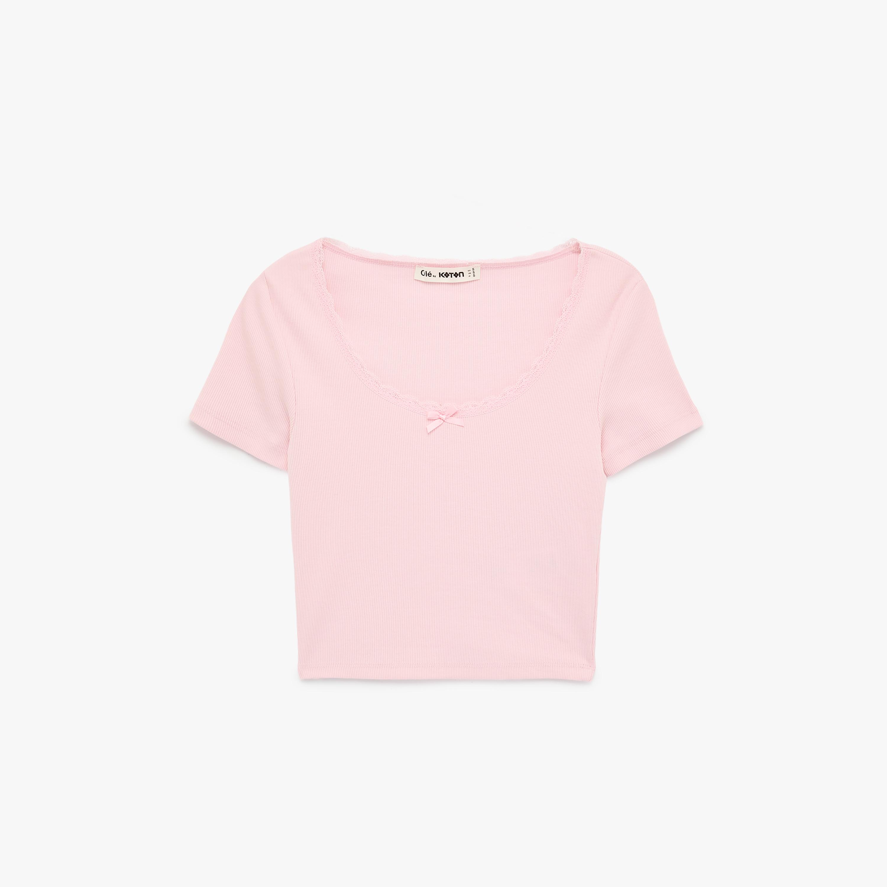 بلوزة نسائية بفتحة رقبة "سكوب" دائرية وتصميم "تيكستشرد" بارز بلون وردي من كوتون-women-clothing-shirtsandblouses-blouses-image-4