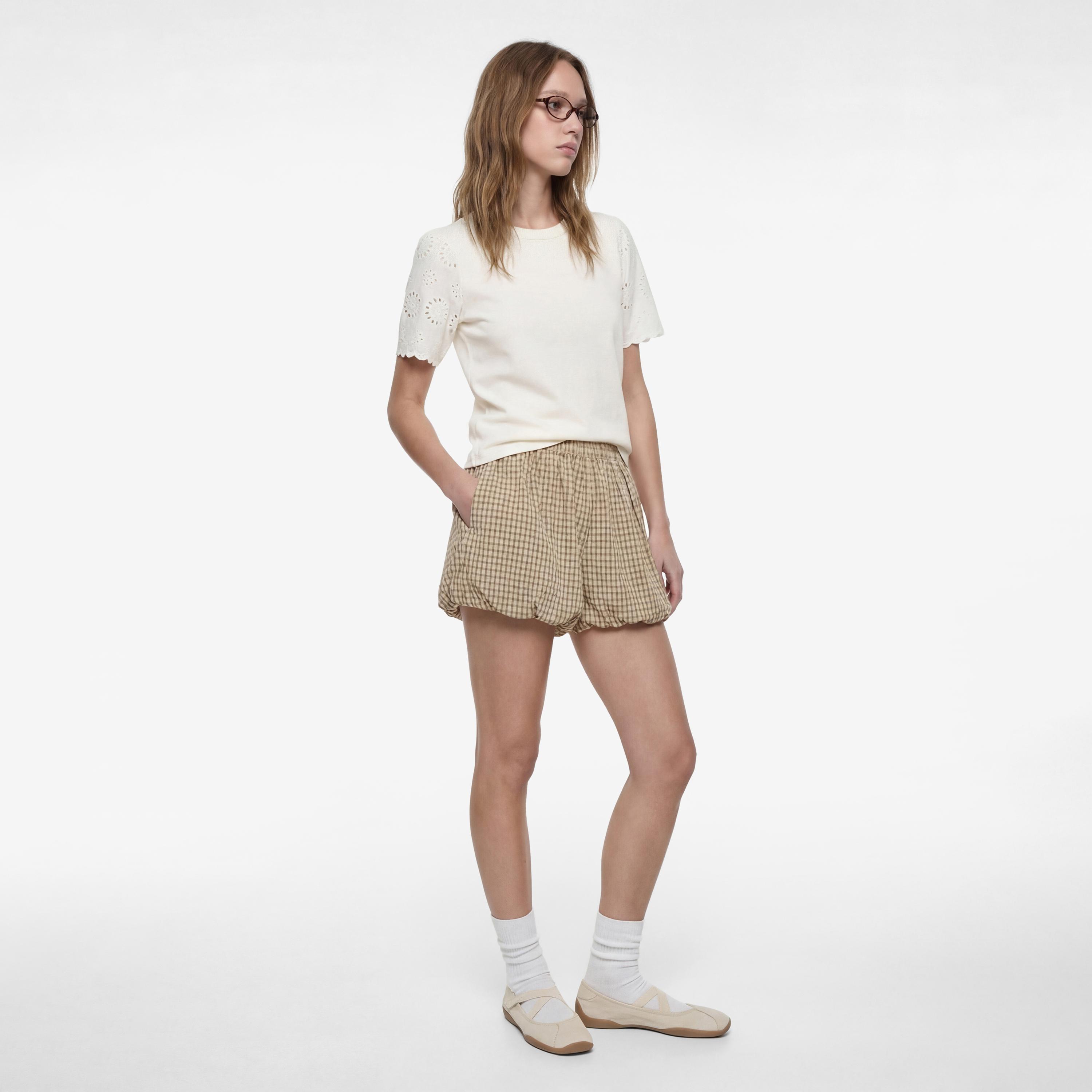 تيشيرت قطني نسائي بتطريز بلون أبيض من كوتون-women-clothing-tshirts-image-2