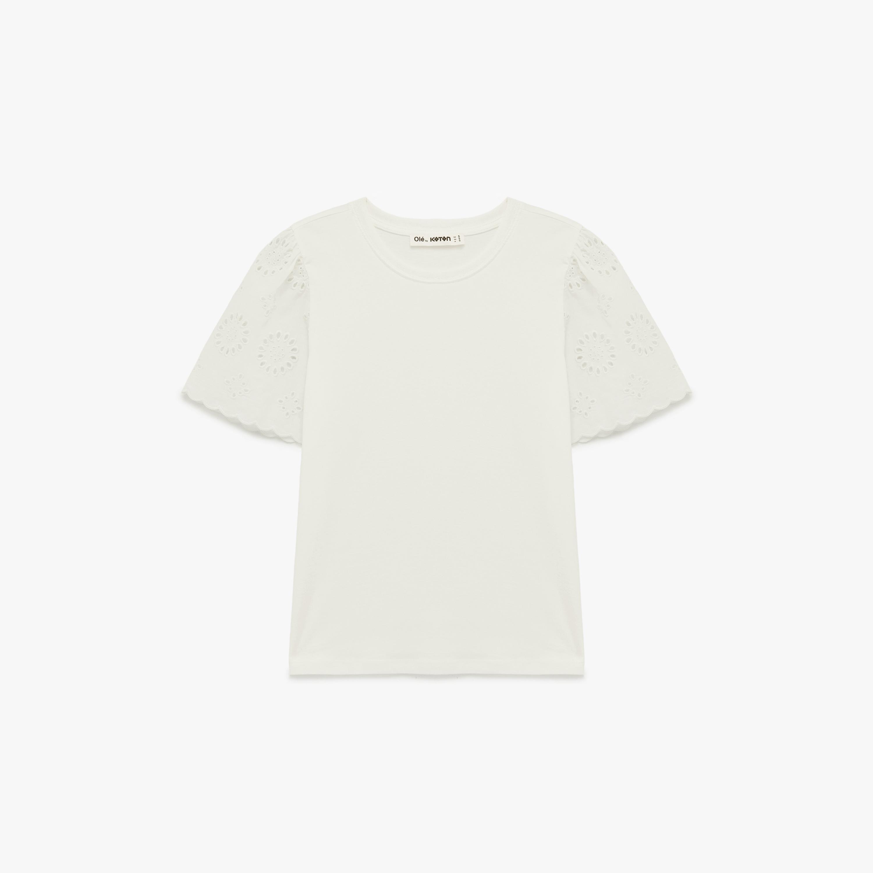 تيشيرت قطني نسائي بتطريز بلون أبيض من كوتون-women-clothing-tshirts-image-3