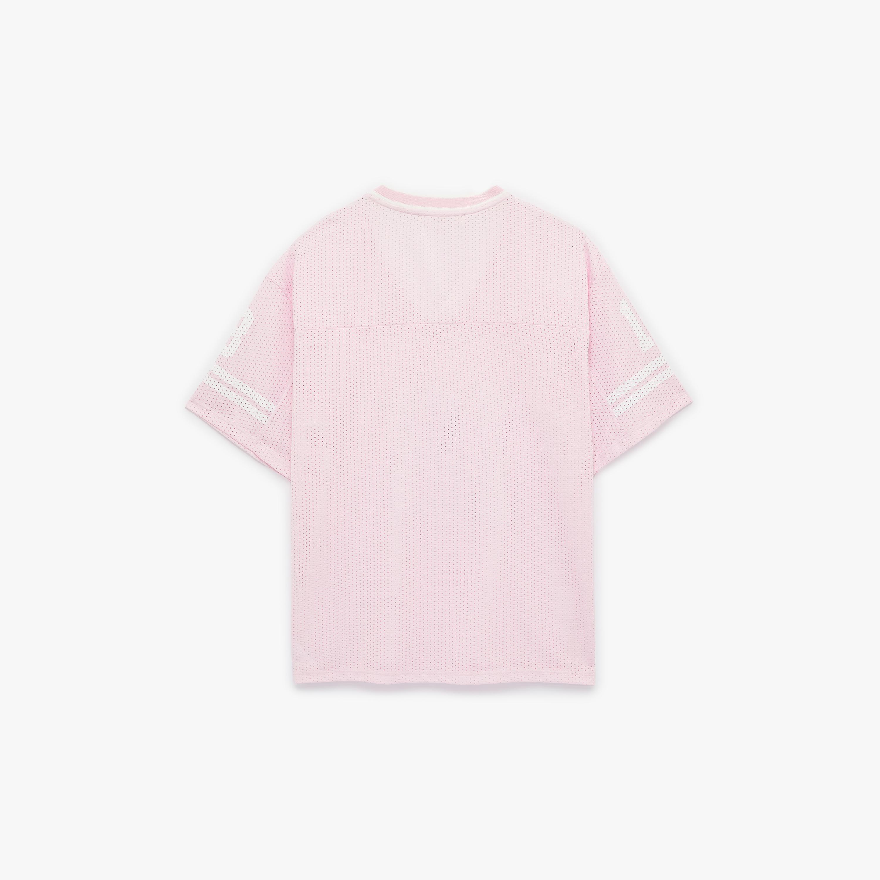 تيشيرت "فارسيتي" جامعي بأكمام "دروب شولدر" وطبعة "غرافيك" بلون وردي من كوتون-women-clothing-tshirts-image-4