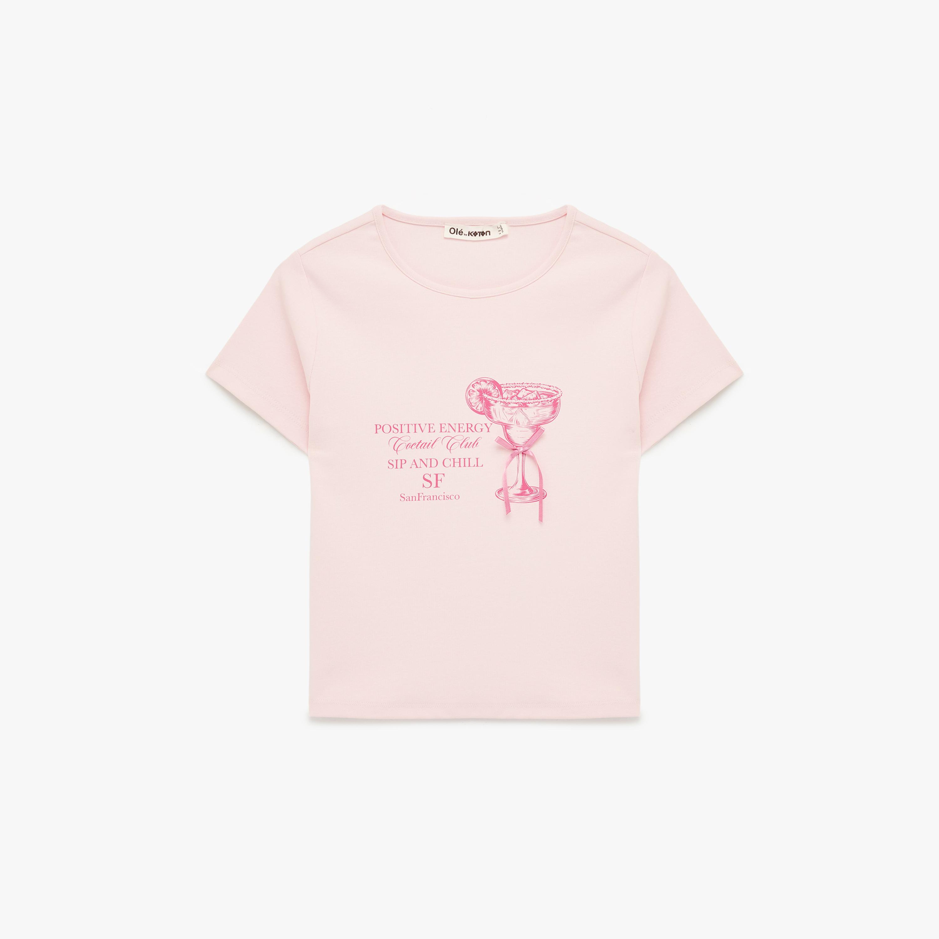 تيشيرت نسائي بطبعة "غرافيك" لمشروب بلون وردي من كوتون-women-clothing-tshirts-image-4