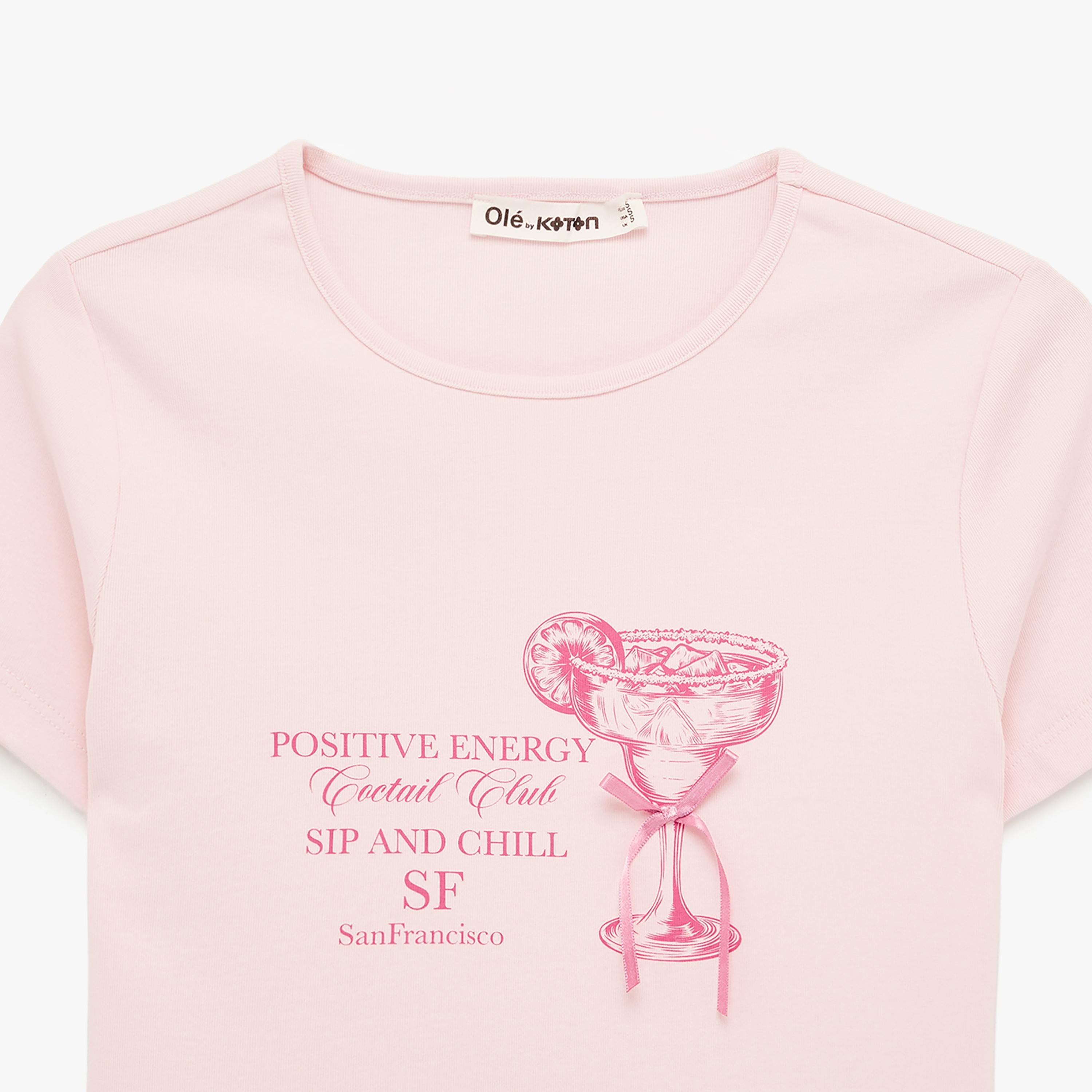 تيشيرت نسائي بطبعة "غرافيك" لمشروب بلون وردي من كوتون-women-clothing-tshirts-image-6