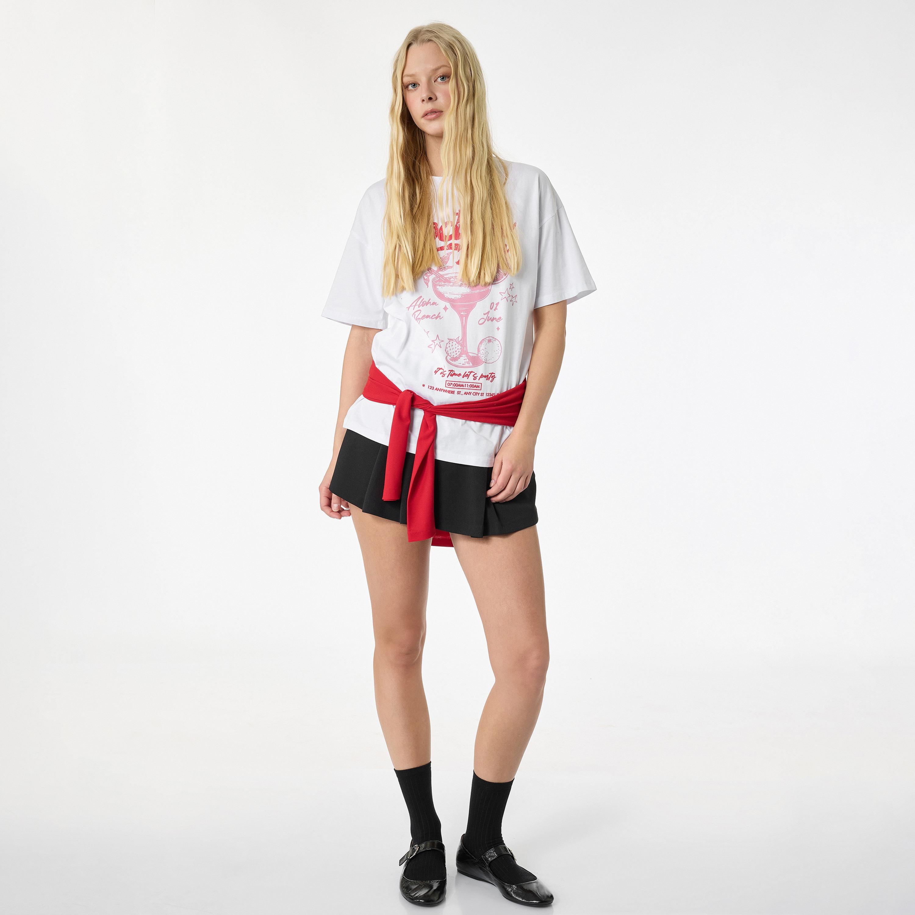 تيشيرت قطني نسائي بطبعة "غرافيك" لمشروب بلون أبيض من كوتون-women-clothing-tshirts-image-2