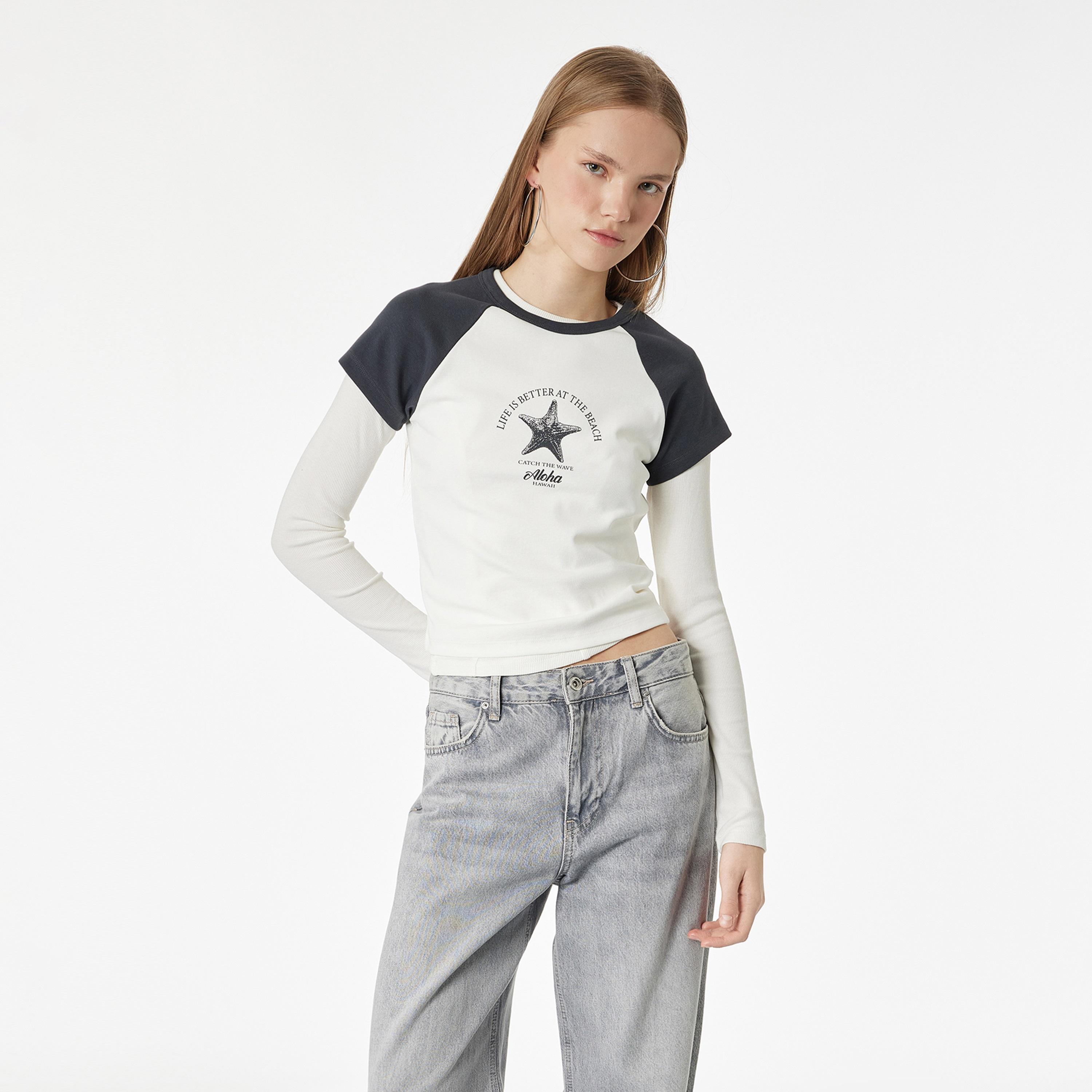 تيشيرت نسائي بأكمام "كاب" وتصميم "كولور بلوك" بلون أبيض من كوتون-women-clothing-tshirts-image-1