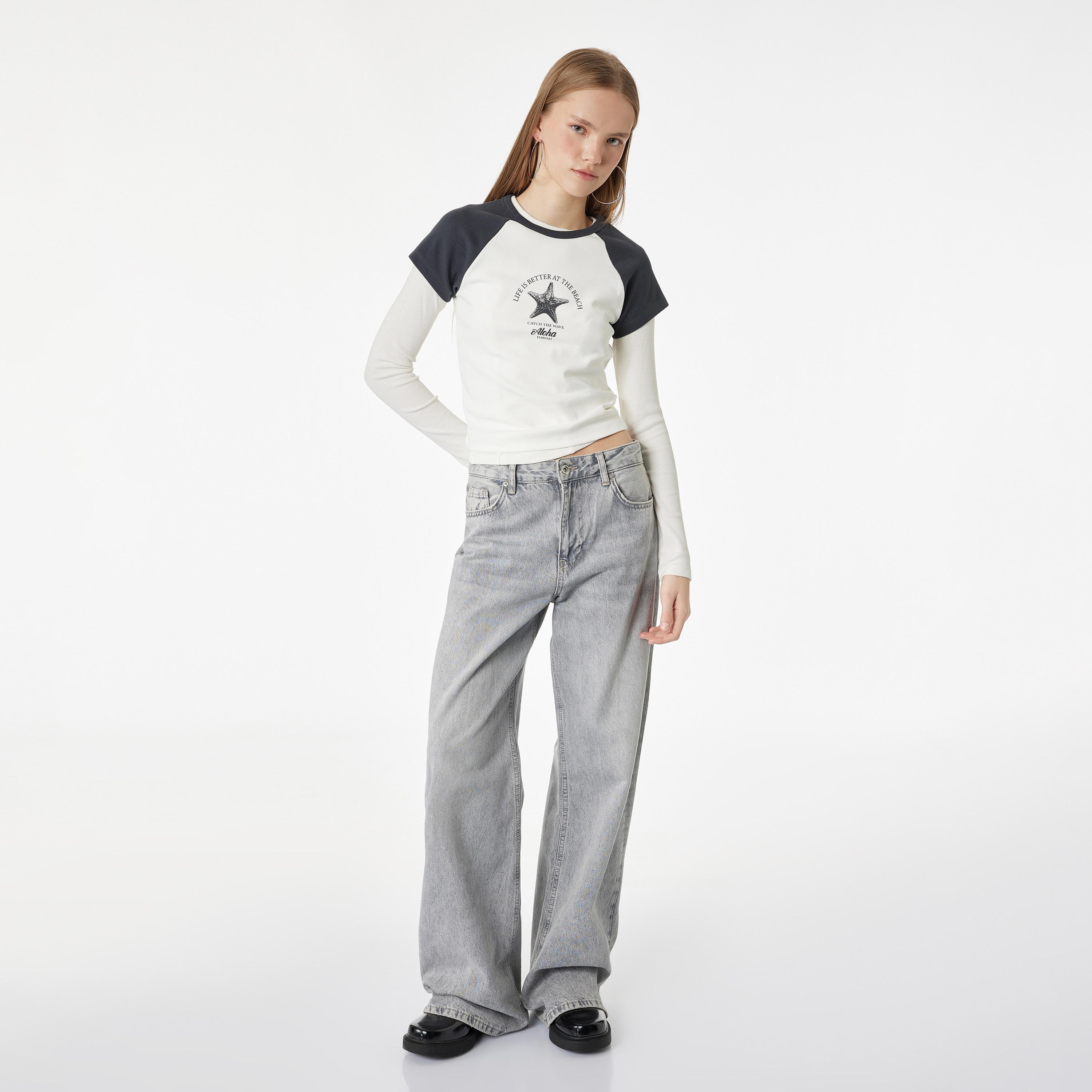 تيشيرت نسائي بأكمام "كاب" وتصميم "كولور بلوك" بلون أبيض من كوتون-women-clothing-tshirts-image-2