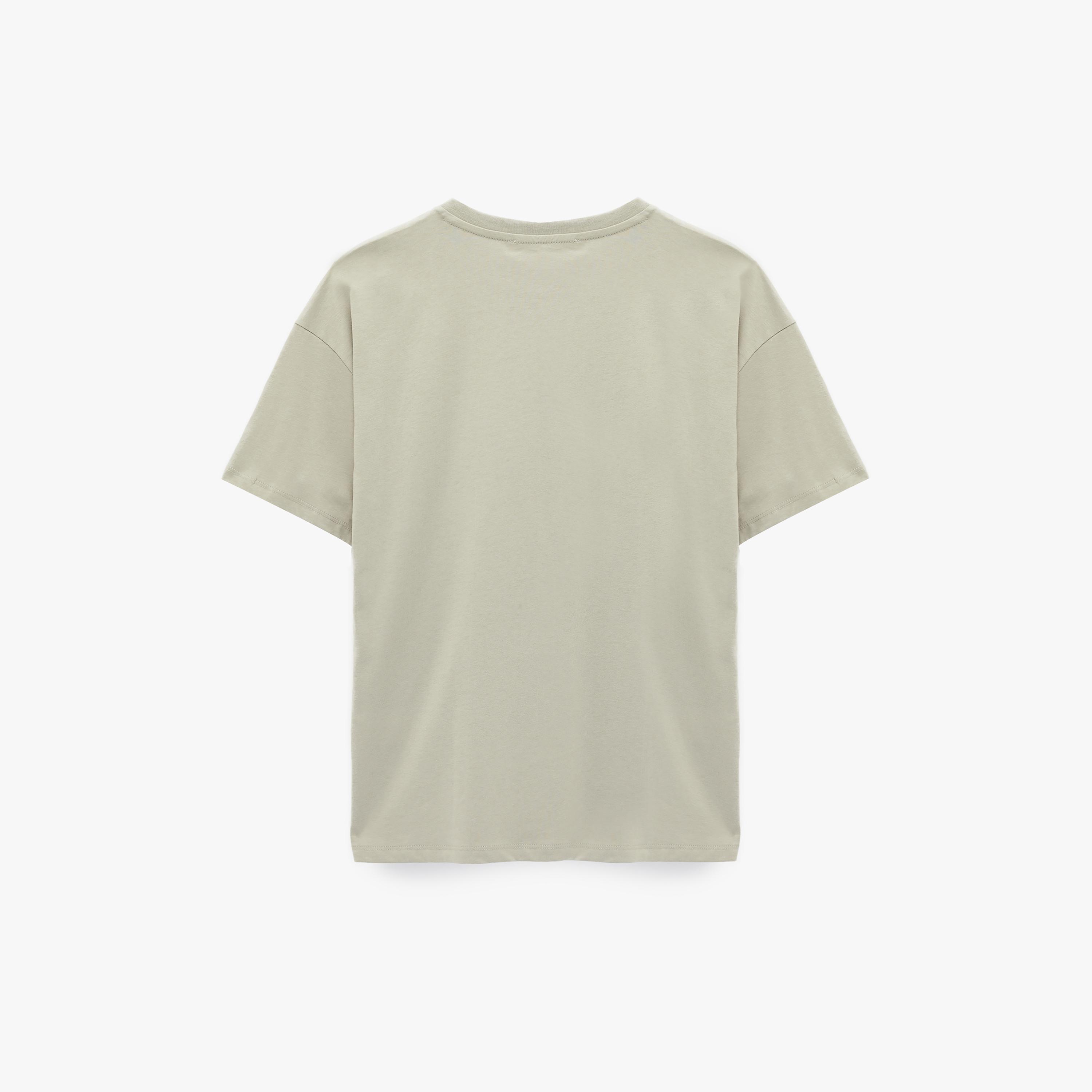تيشيرت قطني بأكمام "دروب شولدر" وطبعة "غرافيك بوستر" بلون رمادي من كوتون-women-clothing-tshirts-image-4