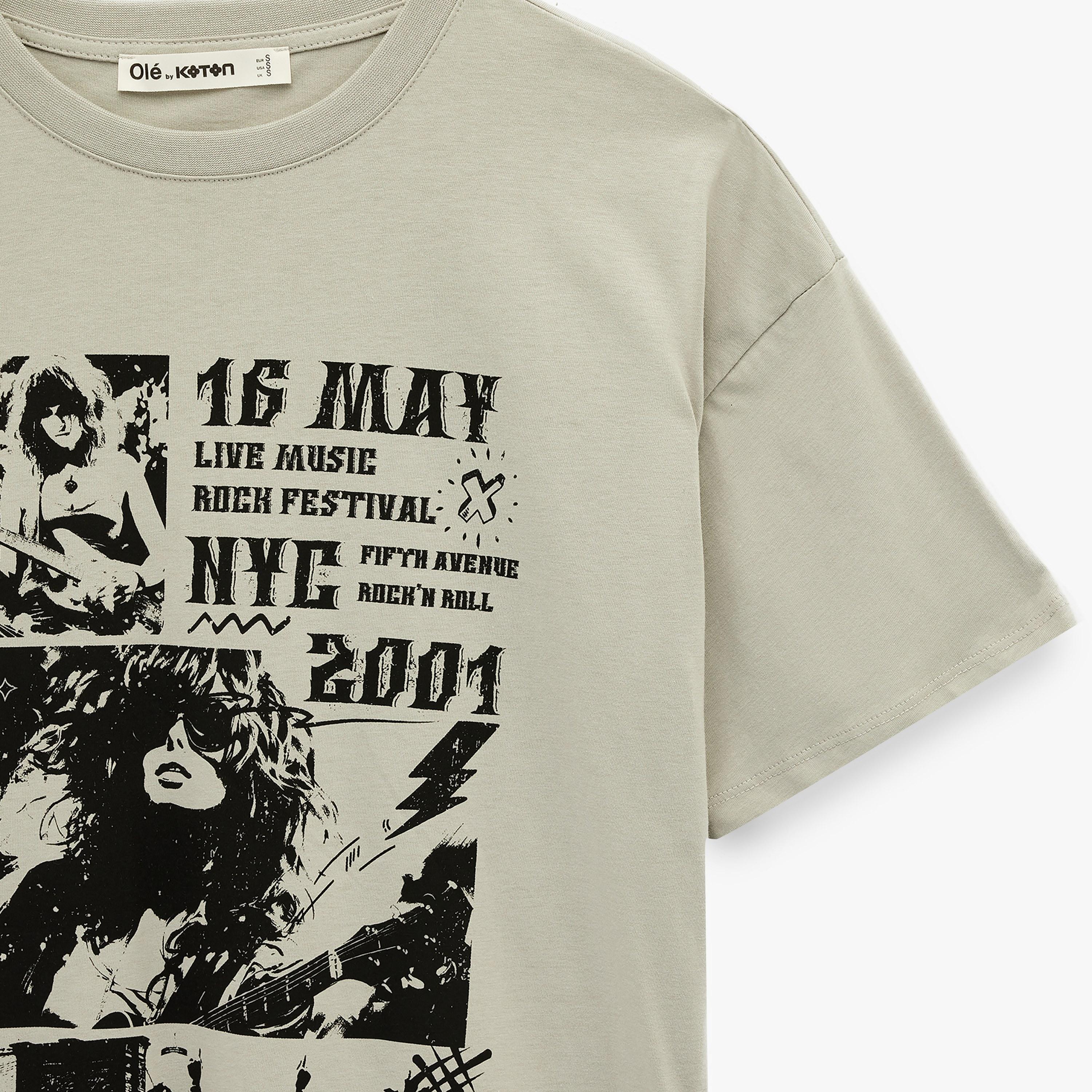 تيشيرت قطني بأكمام "دروب شولدر" وطبعة "غرافيك بوستر" بلون رمادي من كوتون-women-clothing-tshirts-image-5