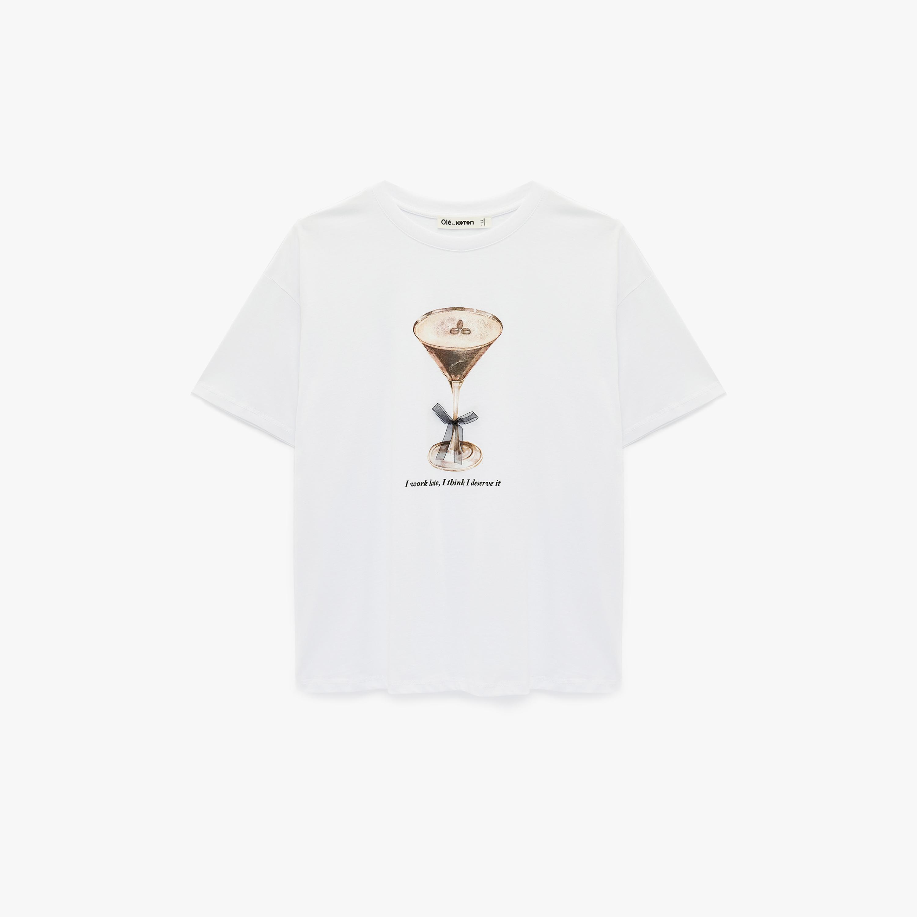 تيشيرت قطني نسائي بطبعة "غرافيك" لمشروب بلون أبيض من كوتون-women-clothing-tshirts-image-4