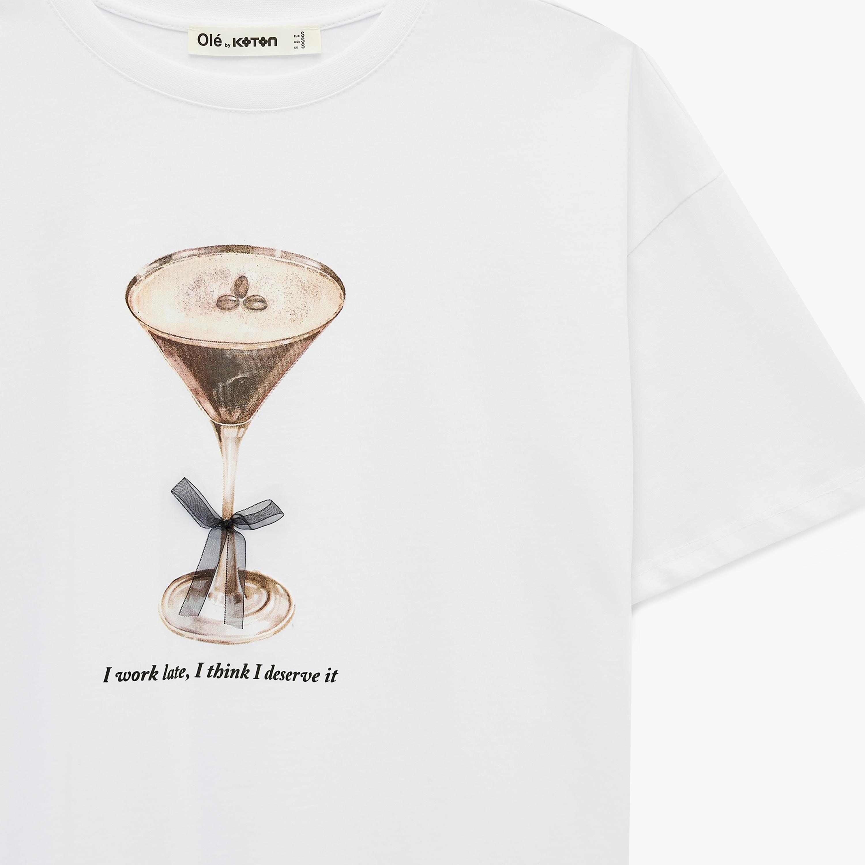 تيشيرت قطني نسائي بطبعة "غرافيك" لمشروب بلون أبيض من كوتون-women-clothing-tshirts-image-6