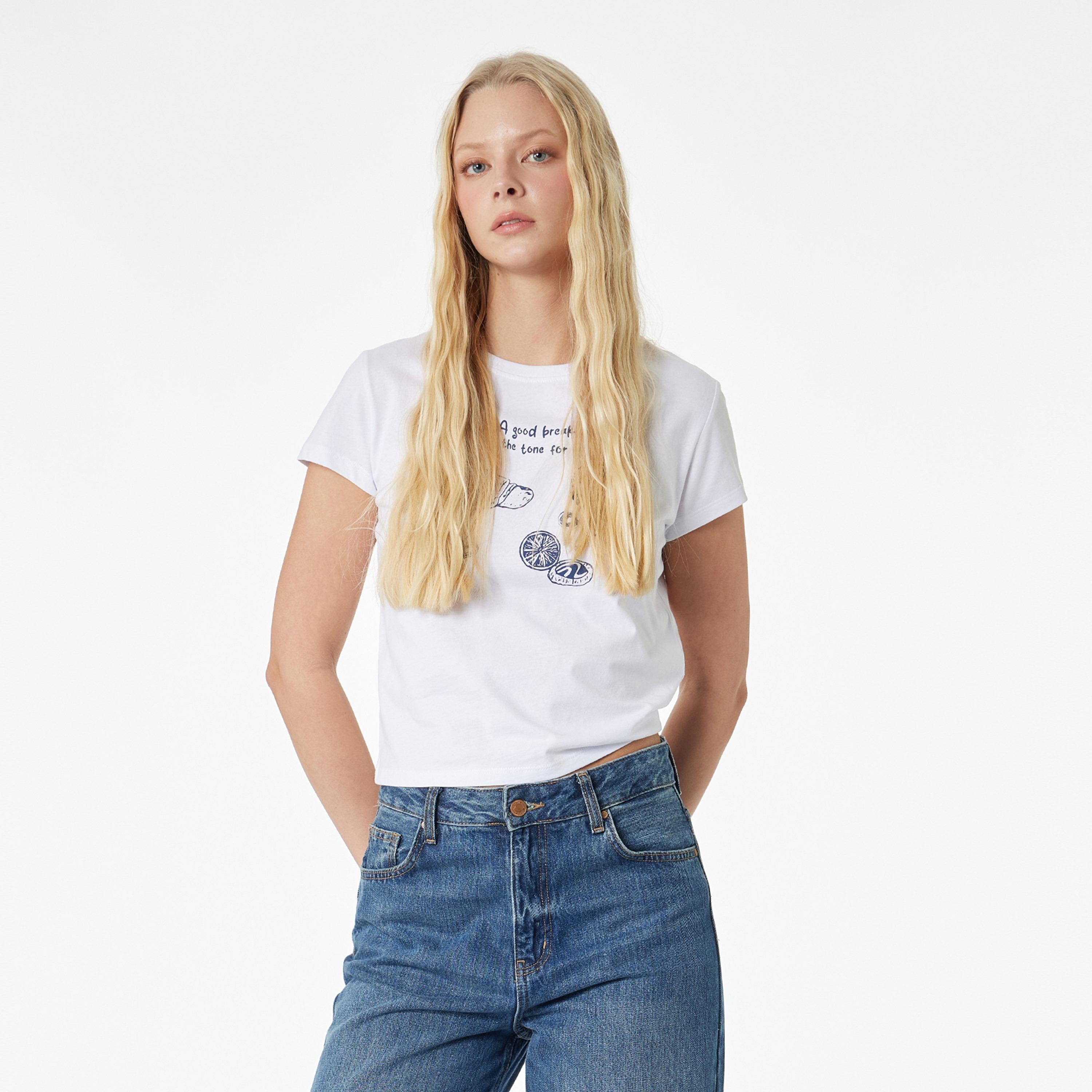 تي شيرت نسائي قطني بطبعة جرافيكية باللون الأبيض من كوتون-women-clothing-tshirts-image-1