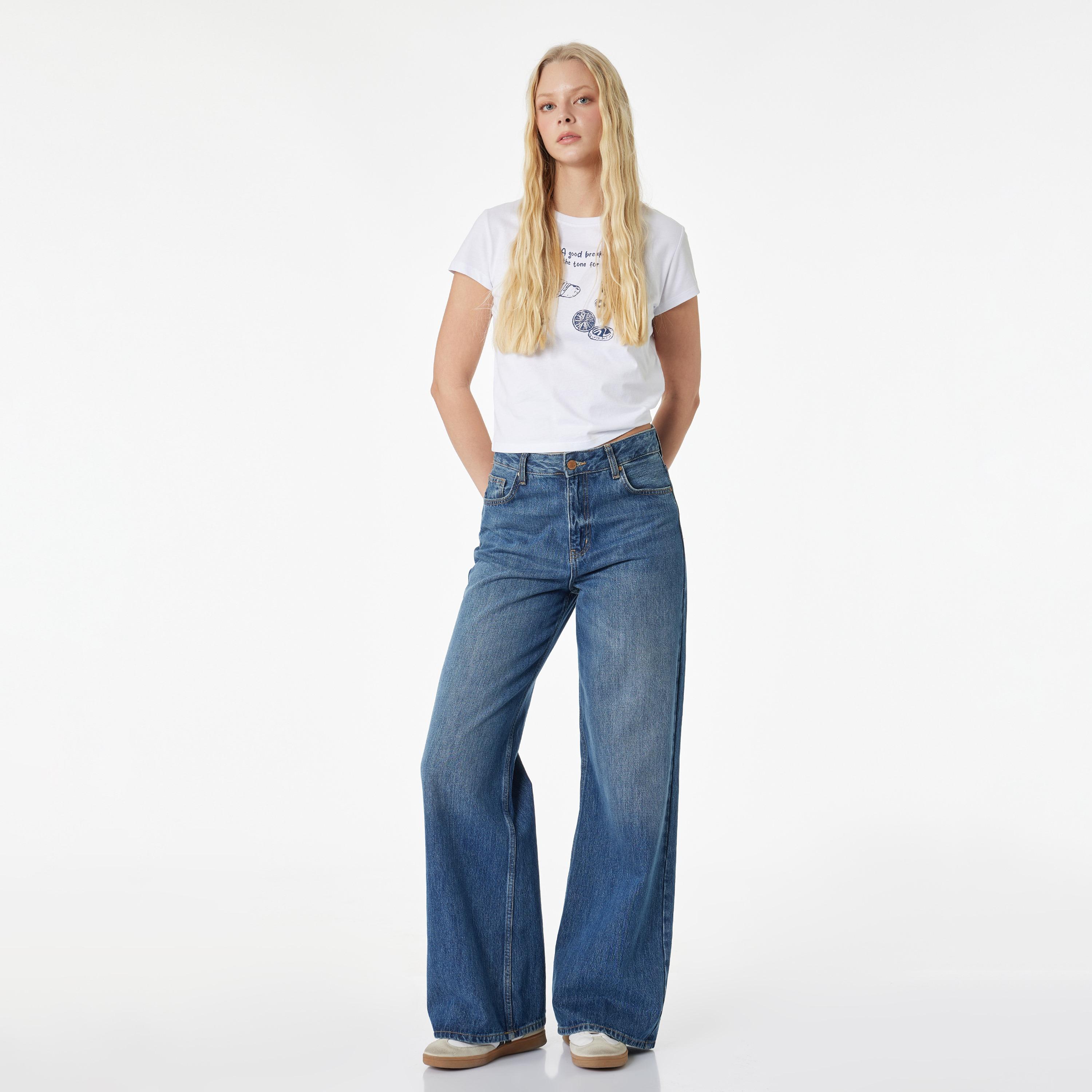 تي شيرت نسائي قطني بطبعة جرافيكية باللون الأبيض من كوتون-women-clothing-tshirts-image-2