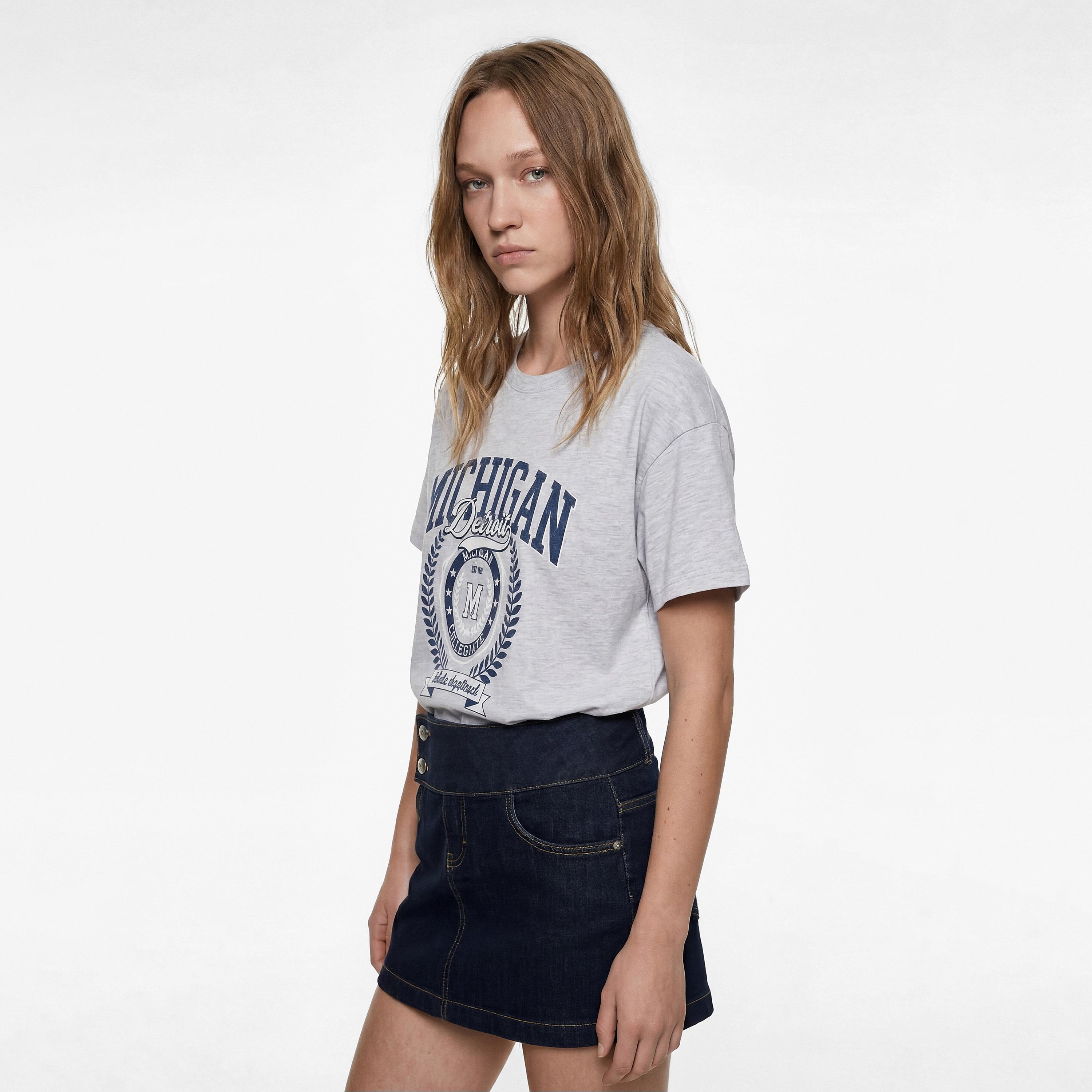 تيشرت نسائي بطبعة غرافيك بلون رمادي من كوتون-women-clothing-tshirts-image-3