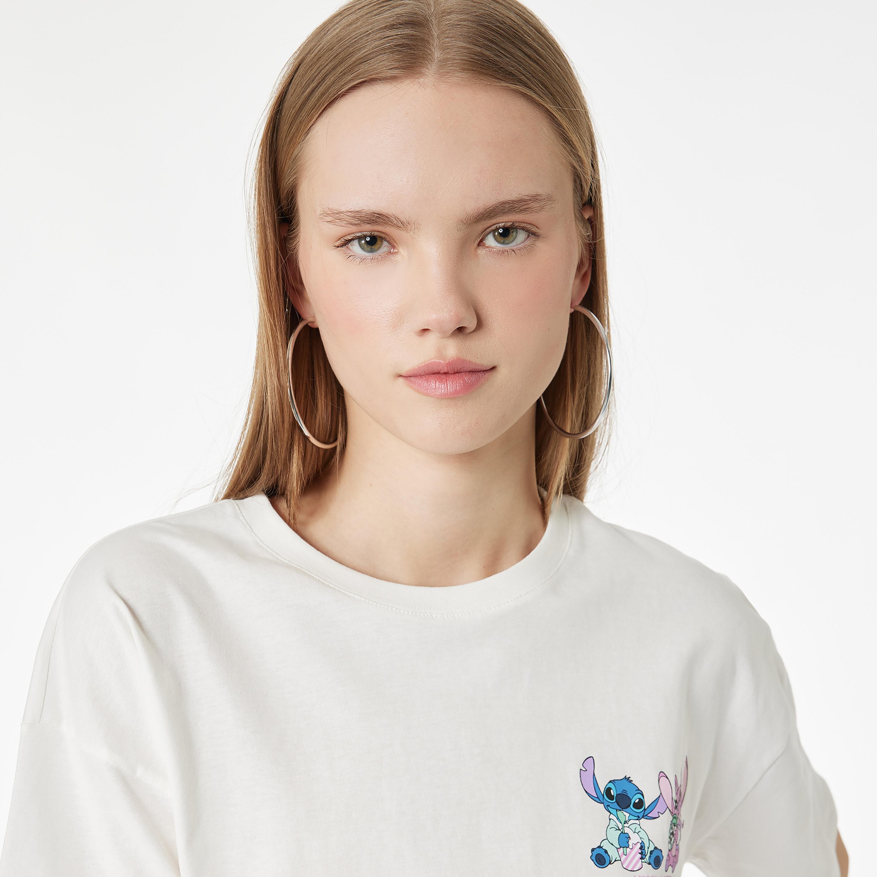 تيشيرت قطني نسائي بطبعة "غرافيك ستيتش" بلون أبيض من كوتون-women-clothing-tshirts-image-2