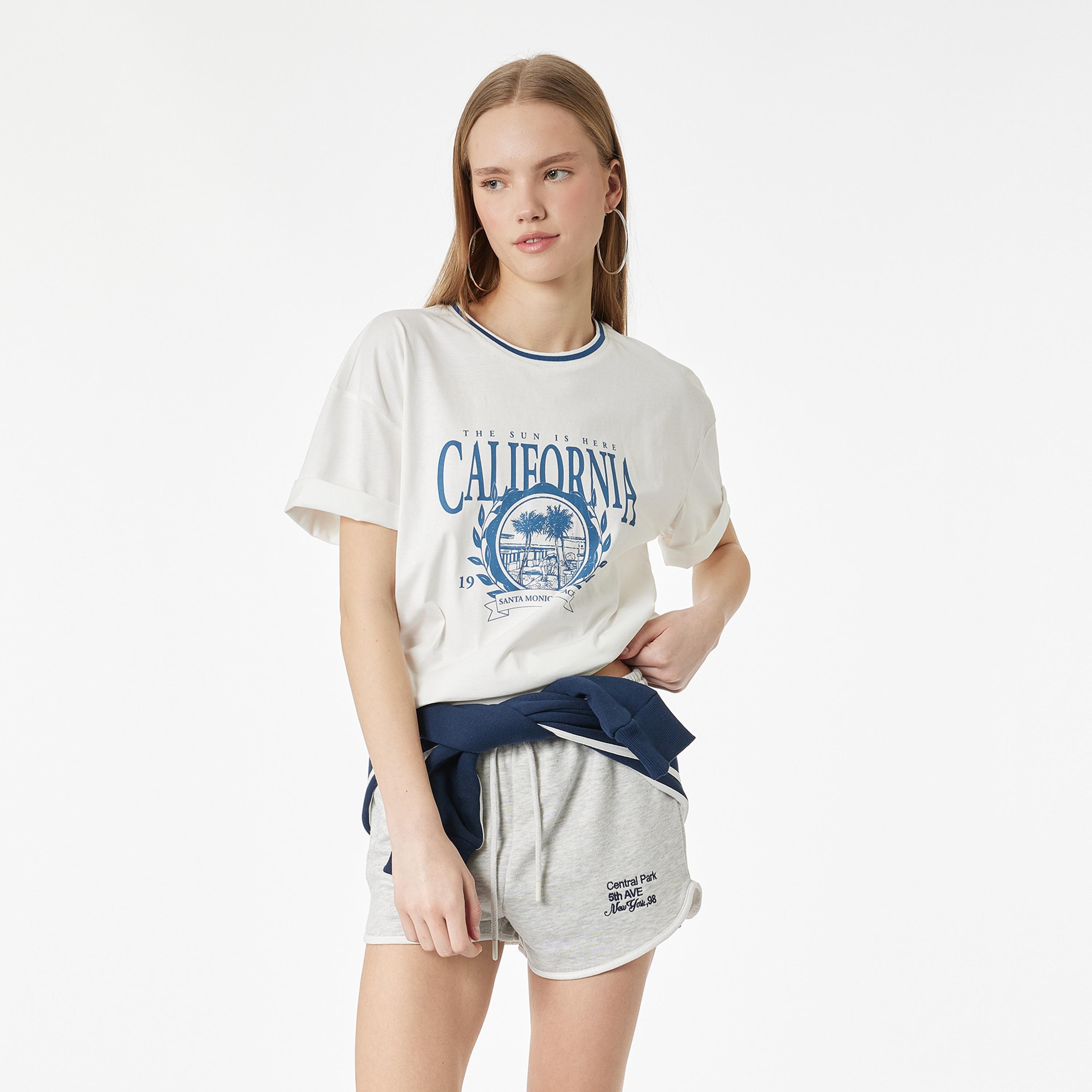 تي شيرت نسائي قطني بطبعة جرافيكية باللون الأبيض من كوتون-women-clothing-tshirts-image-1