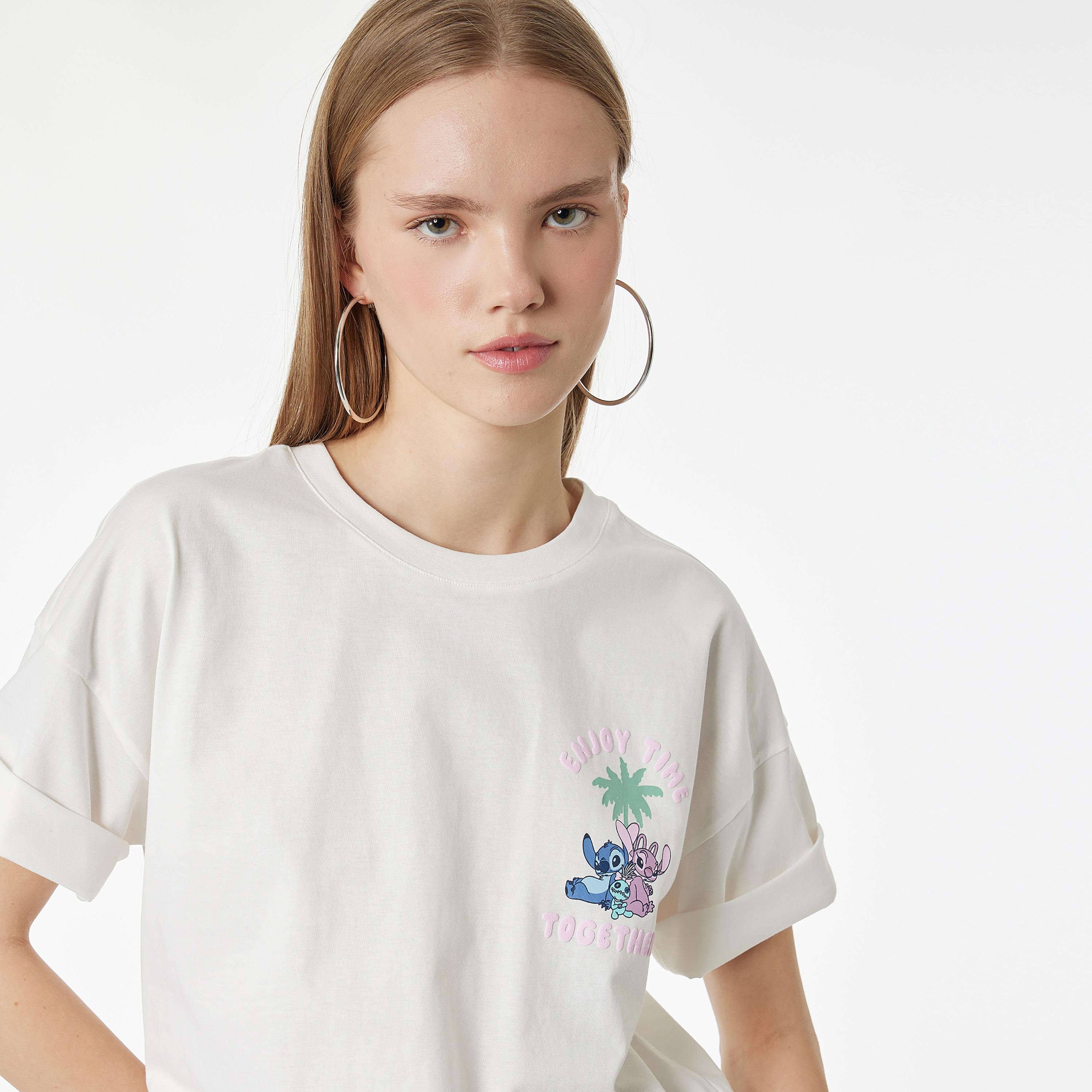 تيشيرت قطني نسائي بطبعة "غرافيك ستيتش" بلون أبيض من كوتون-women-clothing-tshirts-image-3