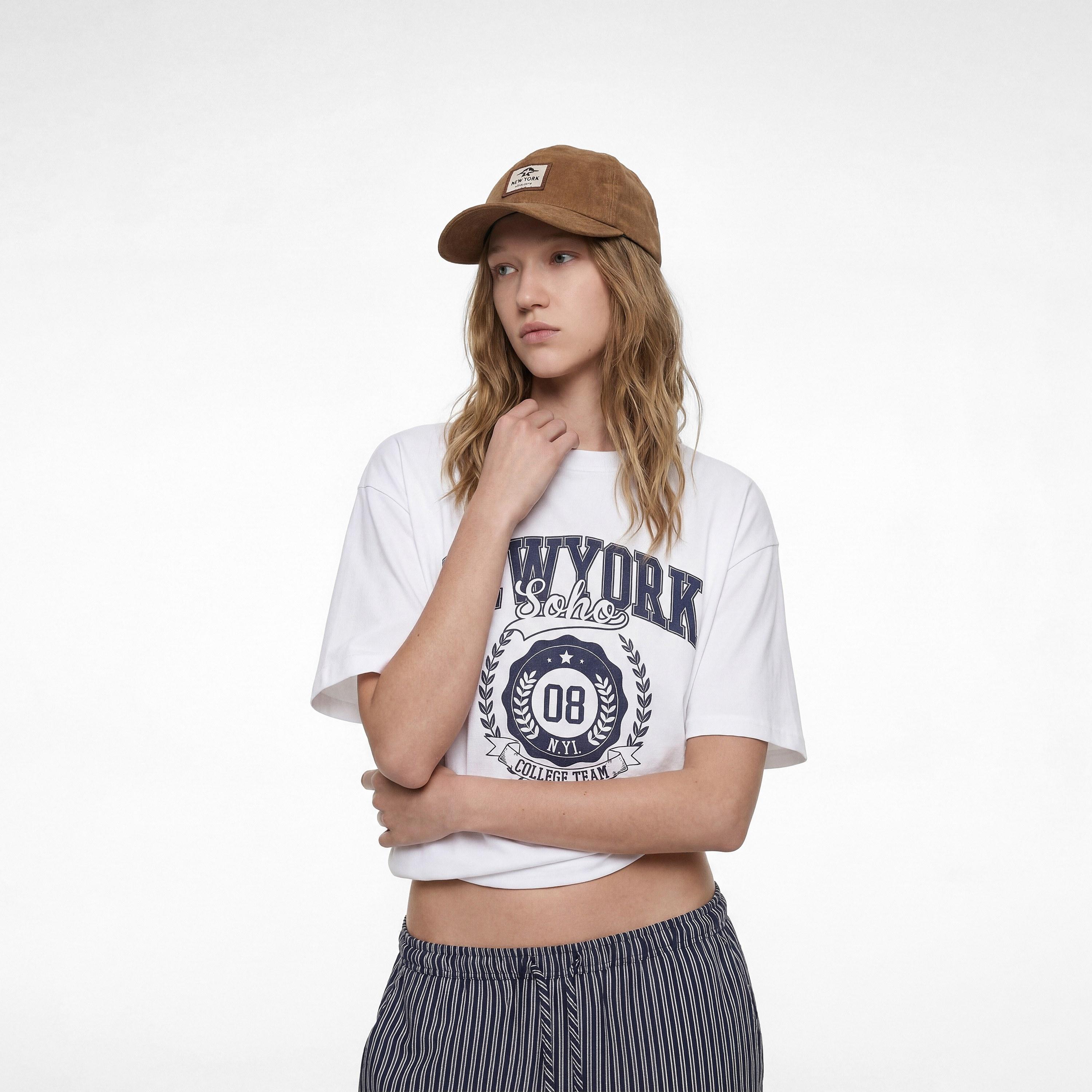 تي شيرت نسائي قطني بطبعة جرافيكية باللون الأبيض من كوتون-women-clothing-tshirts-image-1