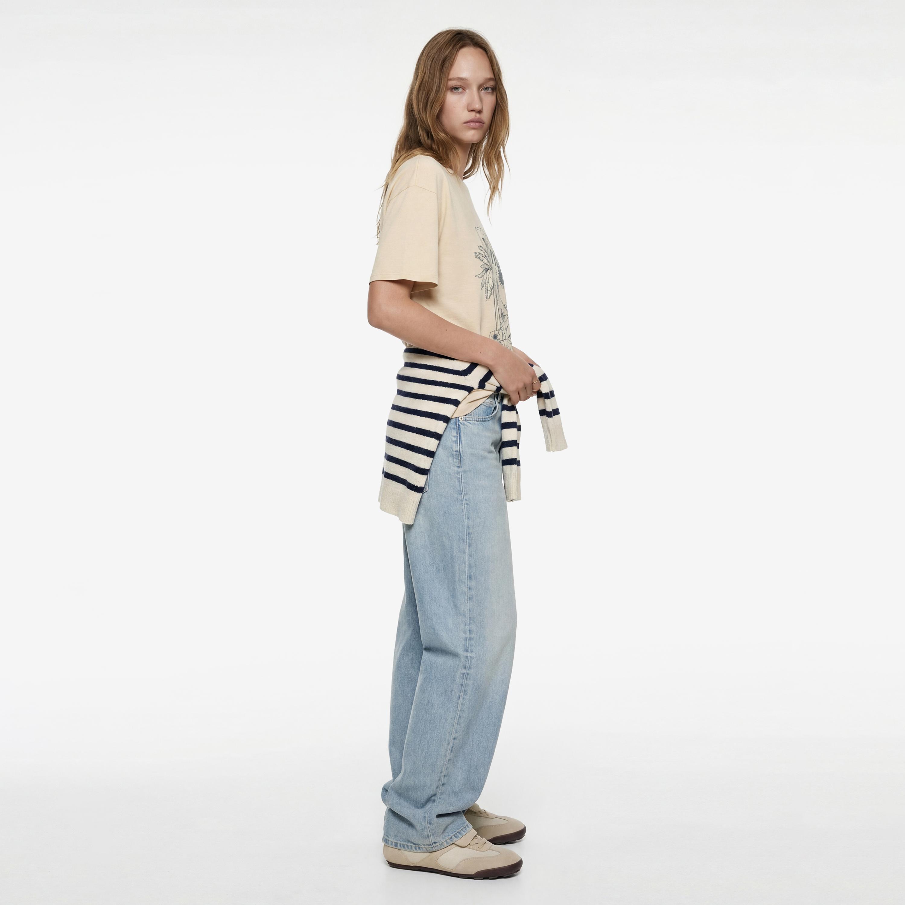 تيشيرت قطني نسائي بطبعة "غرافيك" بلون بيج من كوتون-women-clothing-tshirts-image-2