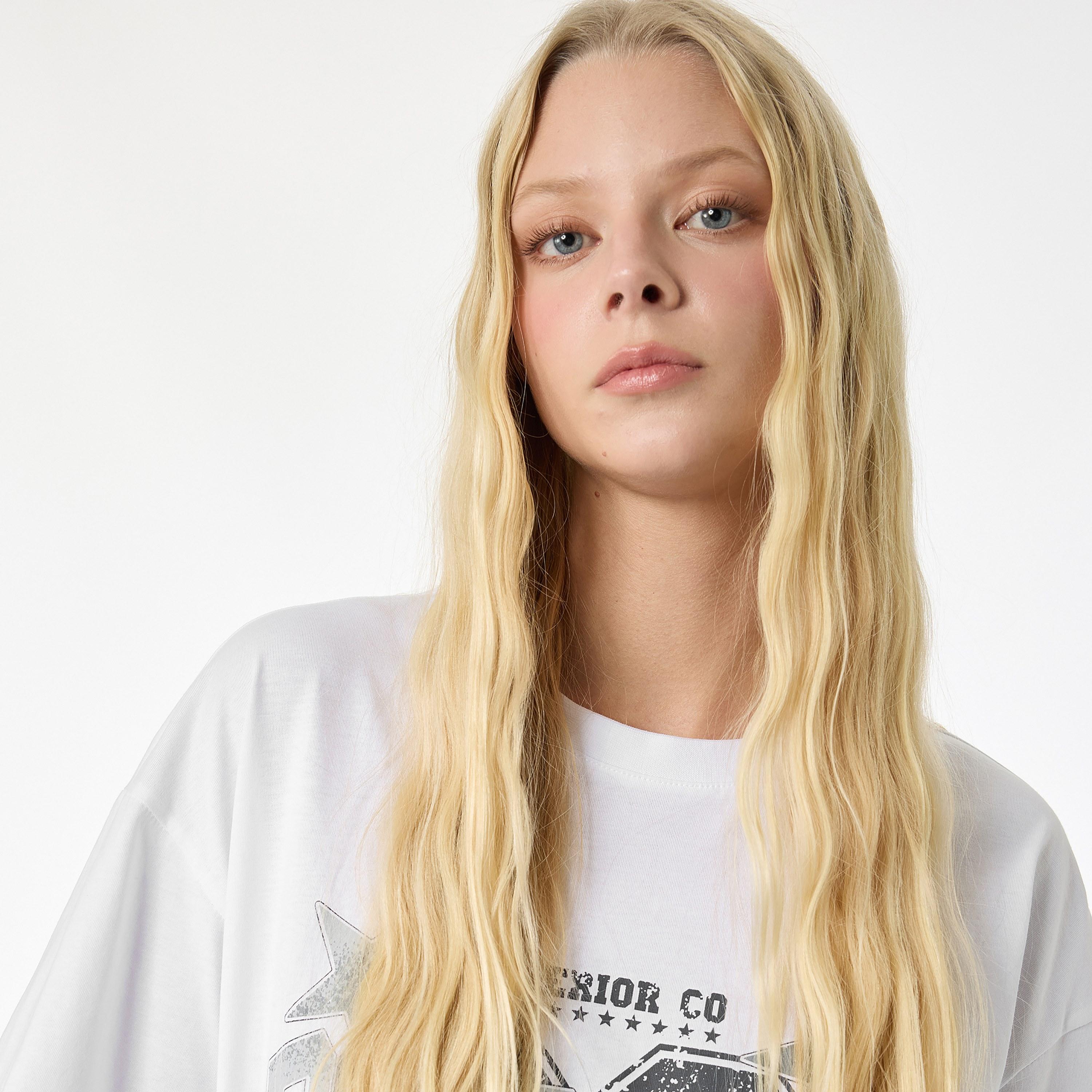 تيشيرت قطني نسائي بطبعة "فارسيتي" جامعية بلون أبيض من كوتون-women-clothing-tshirts-image-3