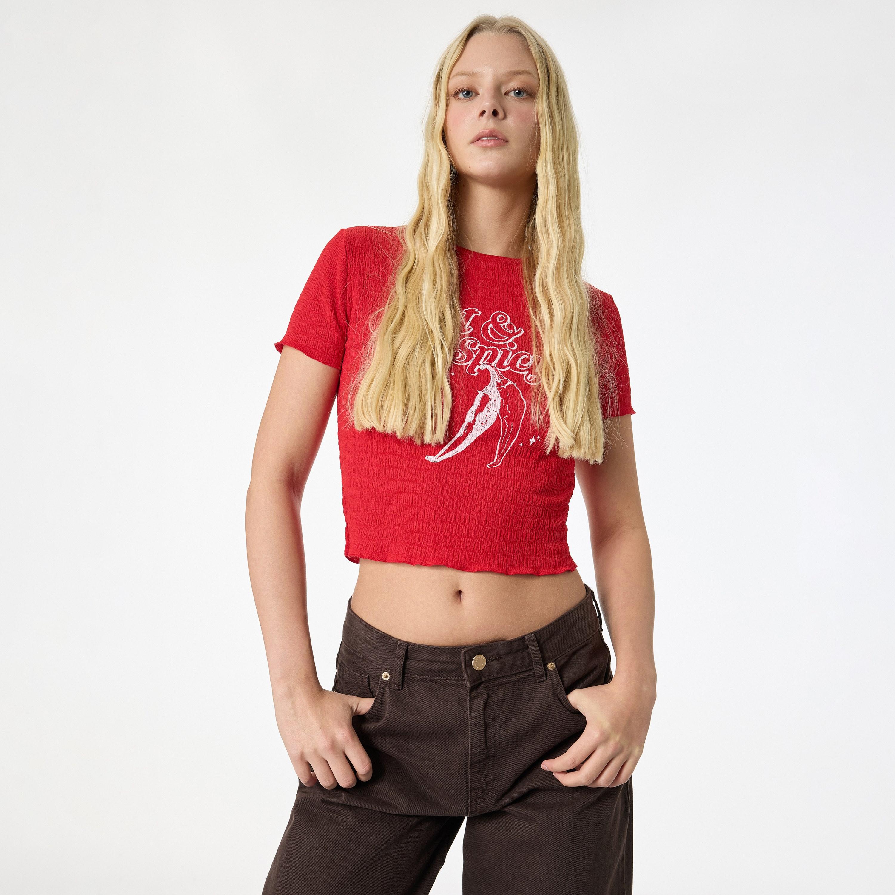 تيشيرت نسائي بطبعة "غرافيك" الفلفل الحار (شيلي) بلون أحمر من كوتون-women-clothing-tshirts-image-1