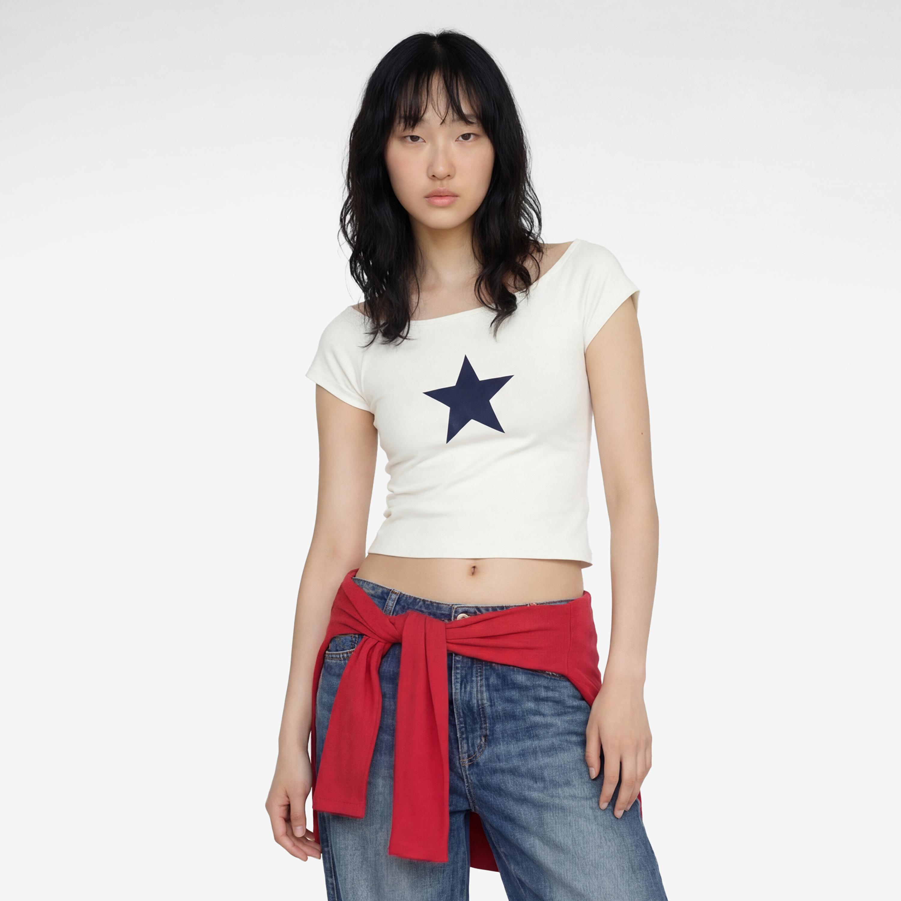 تيشيرت نسائي بتفاصيل "أبليكيه" لنجمة بلون أبيض من كوتون-women-clothing-tshirts-image-1
