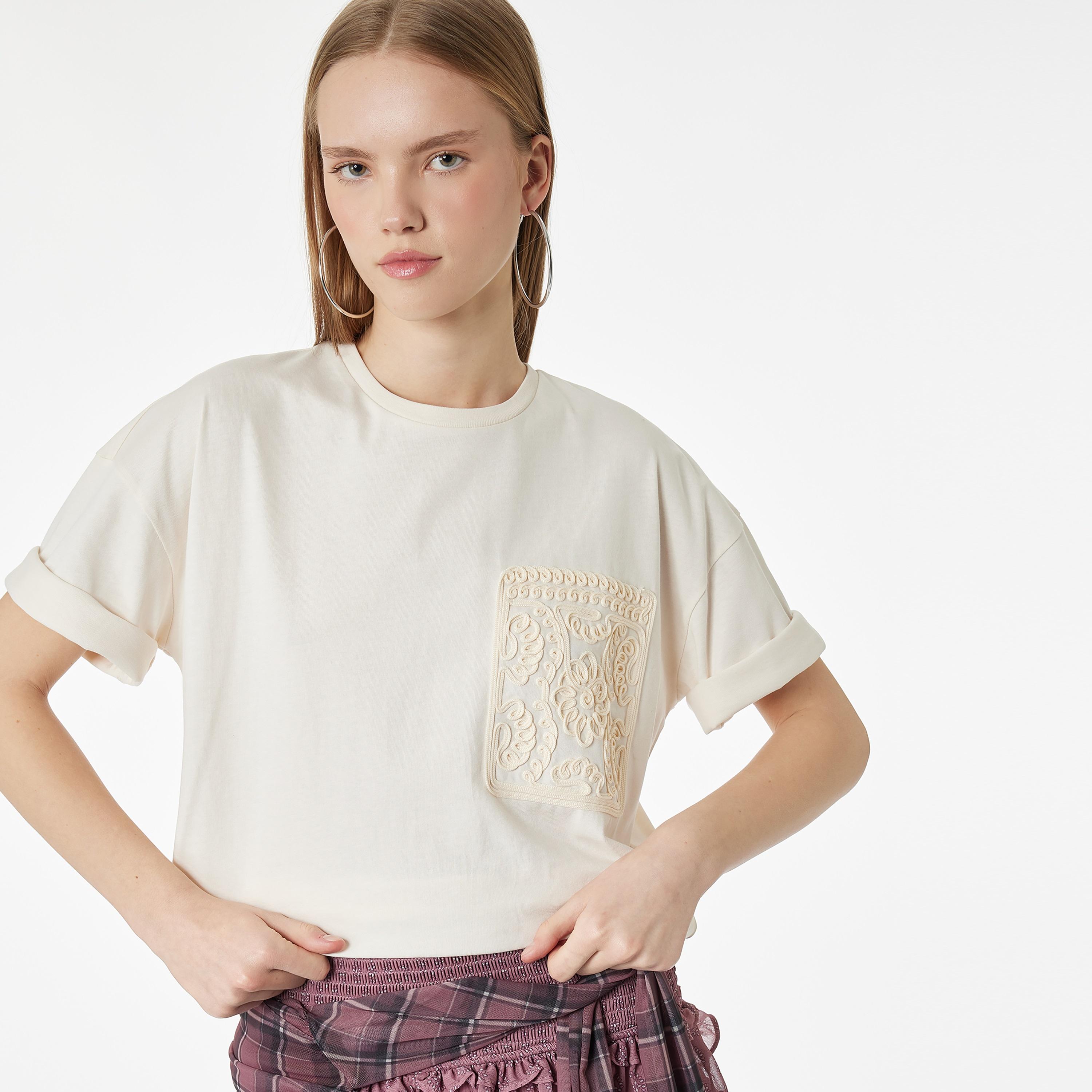تيشيرت قطني نسائي بتطريز بلون بيج من كوتون-women-clothing-tshirts-image-3