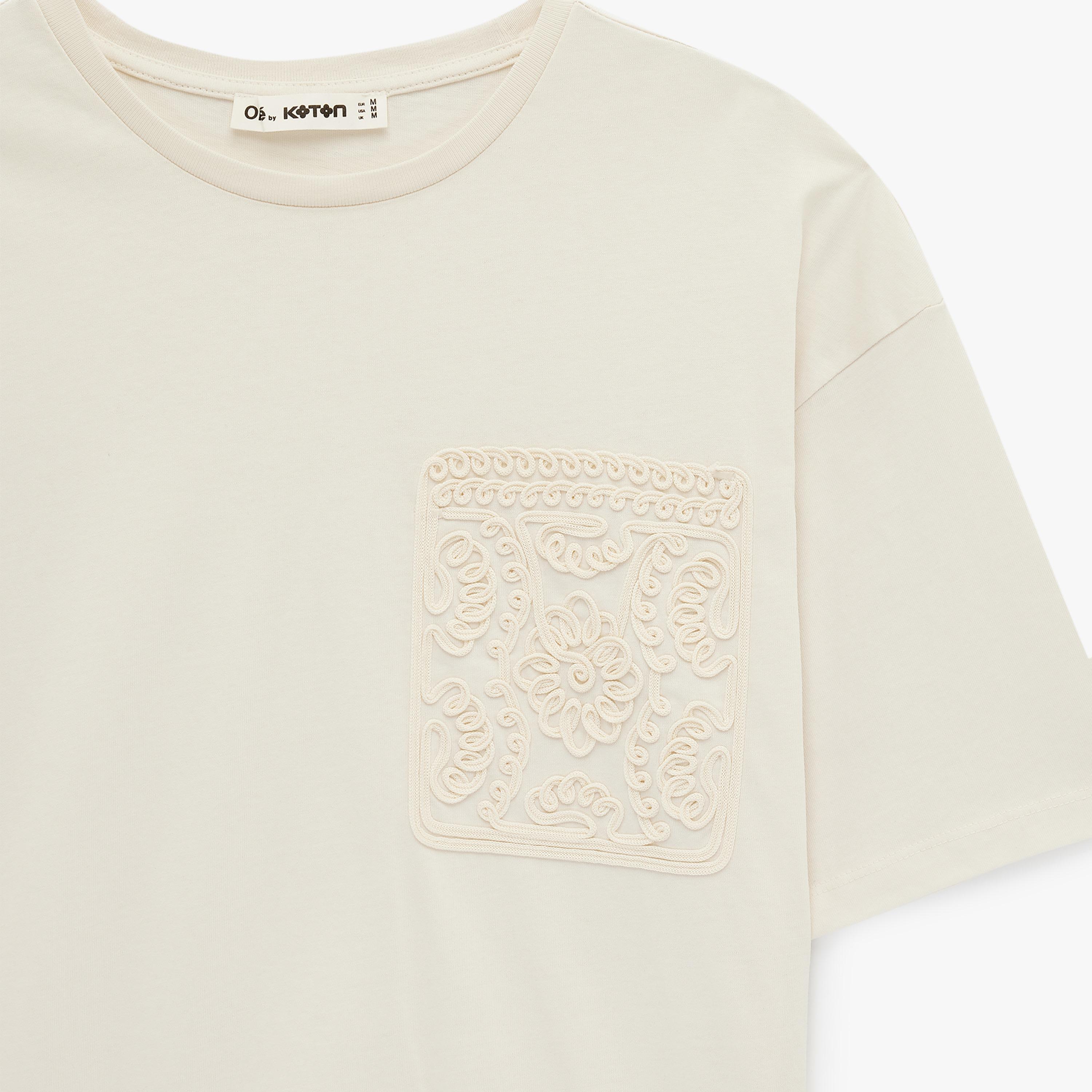 تيشيرت قطني نسائي بتطريز بلون بيج من كوتون-women-clothing-tshirts-image-6