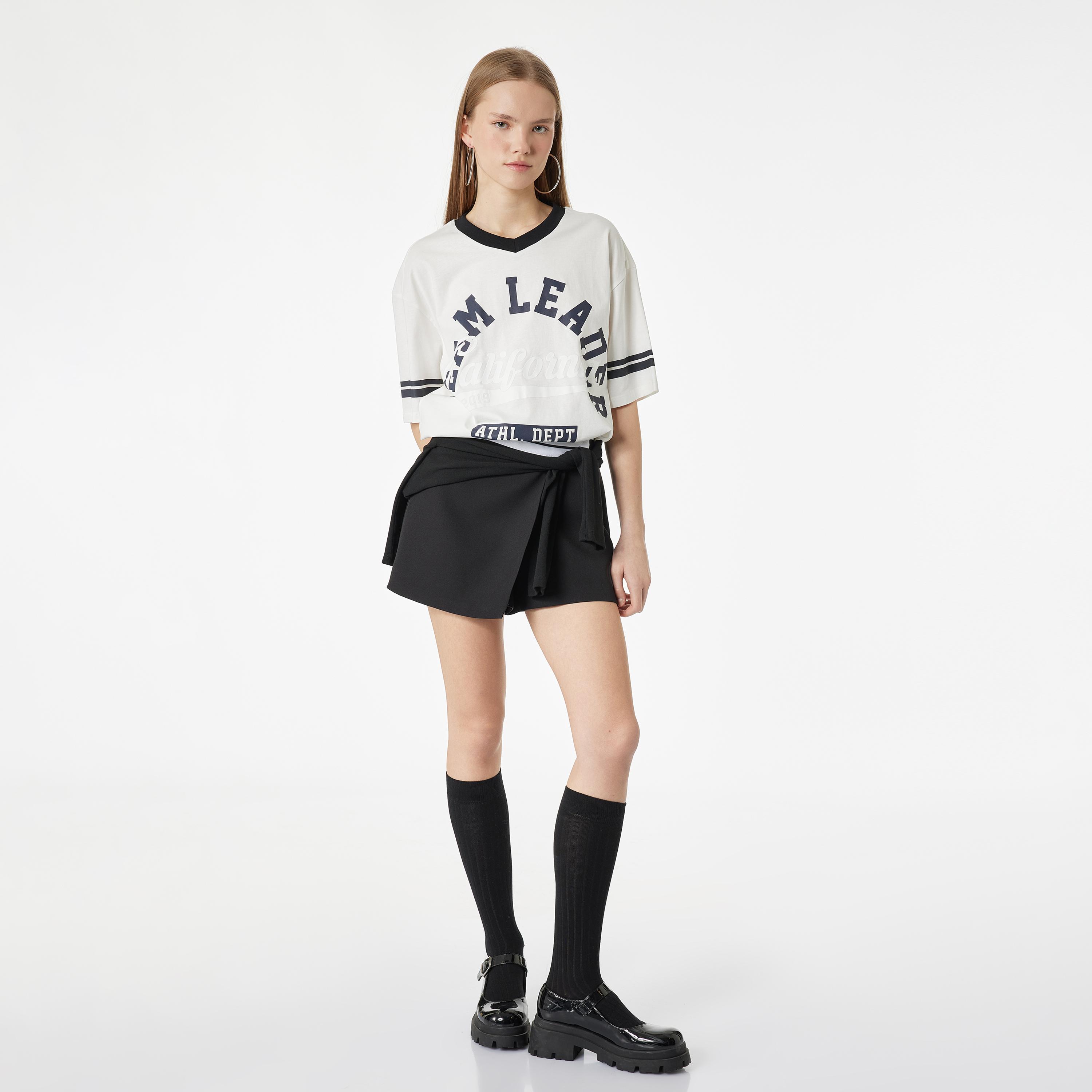 تيشيرت قطني نسائي بطبعة "فارسيتي" جامعية بلون أبيض من كوتون-women-clothing-tshirts-image-2