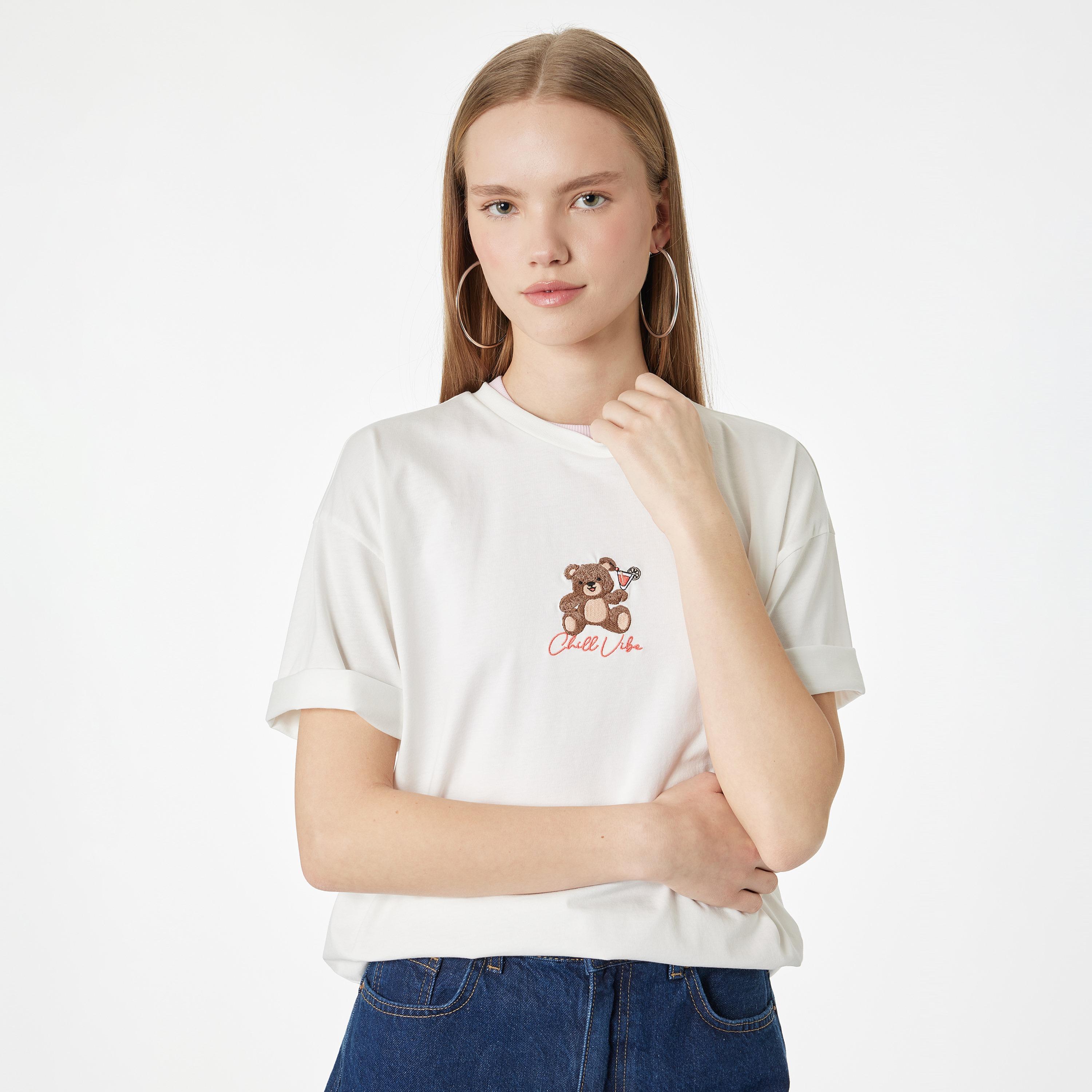تيشيرت قطني نسائي بتطريز دب "تيدي" بلون أبيض من كوتون-women-clothing-tshirts-image-1