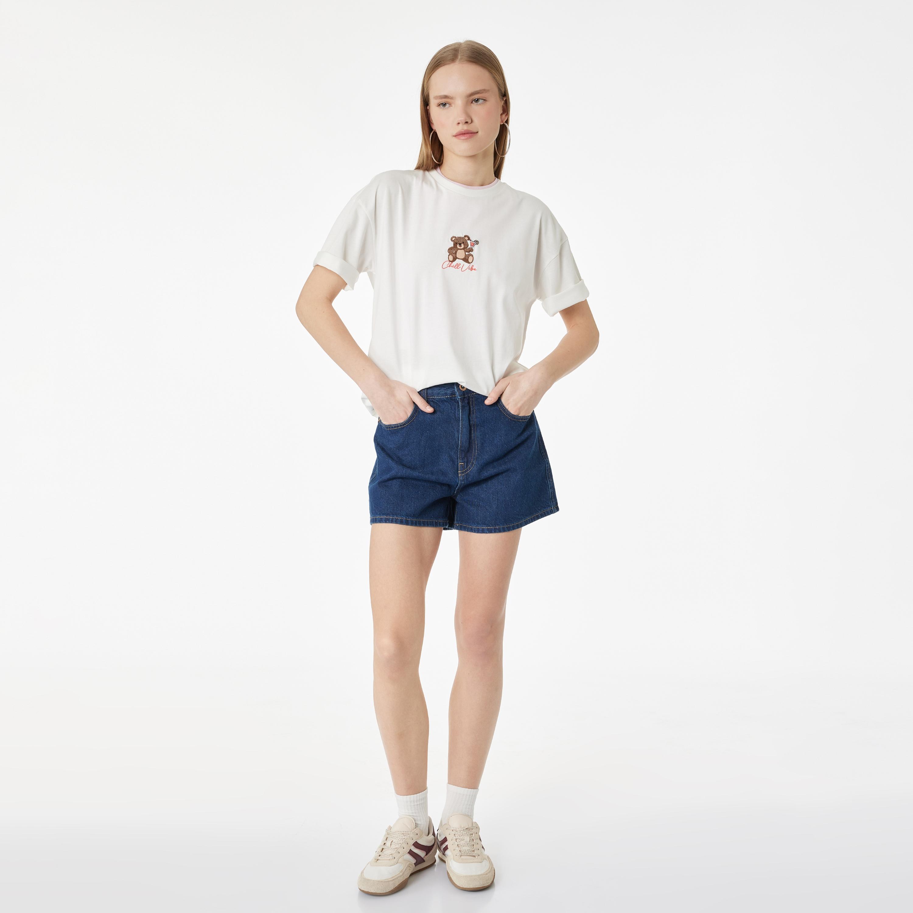 تيشيرت قطني نسائي بتطريز دب "تيدي" بلون أبيض من كوتون-women-clothing-tshirts-image-2