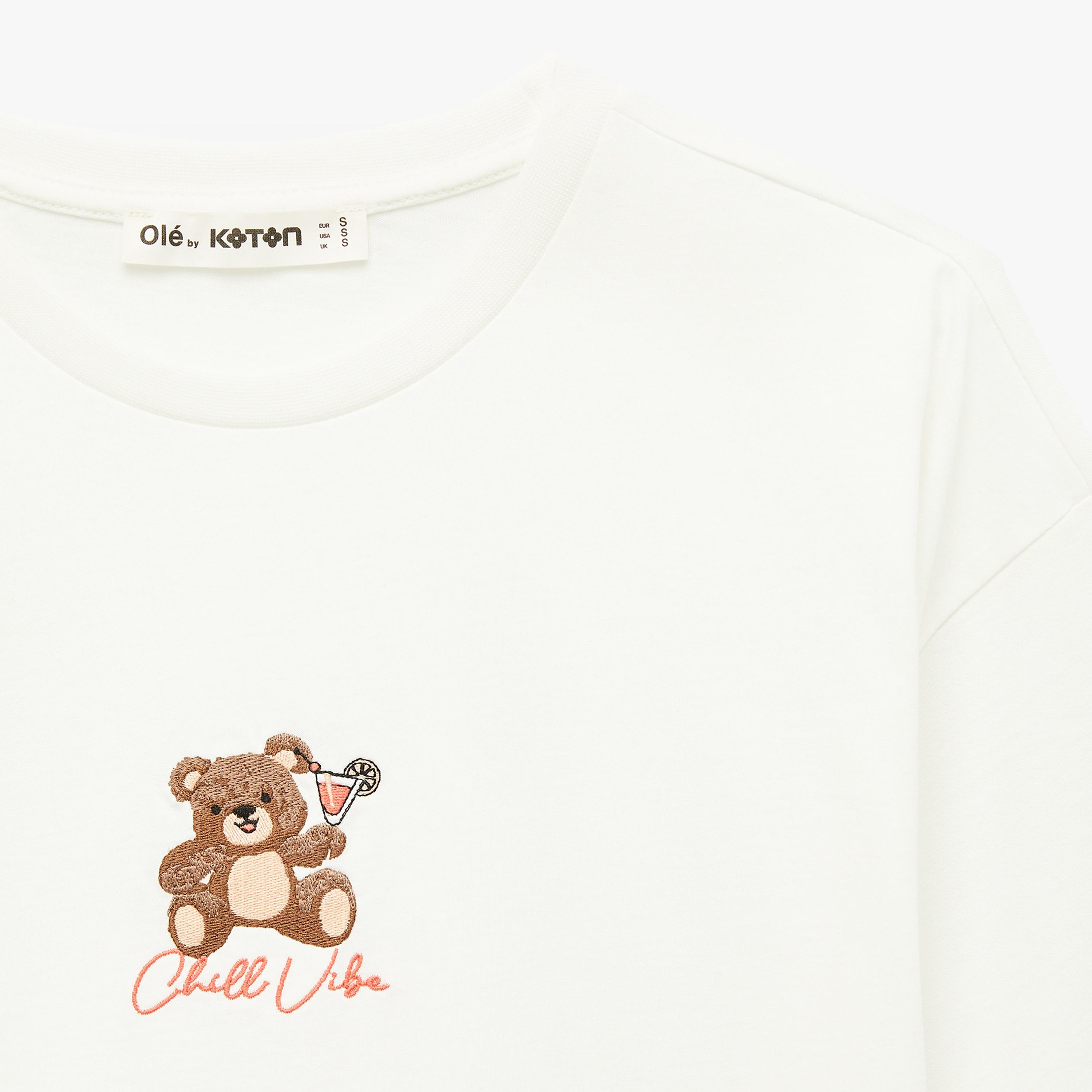 تيشيرت قطني نسائي بتطريز دب "تيدي" بلون أبيض من كوتون-women-clothing-tshirts-image-5