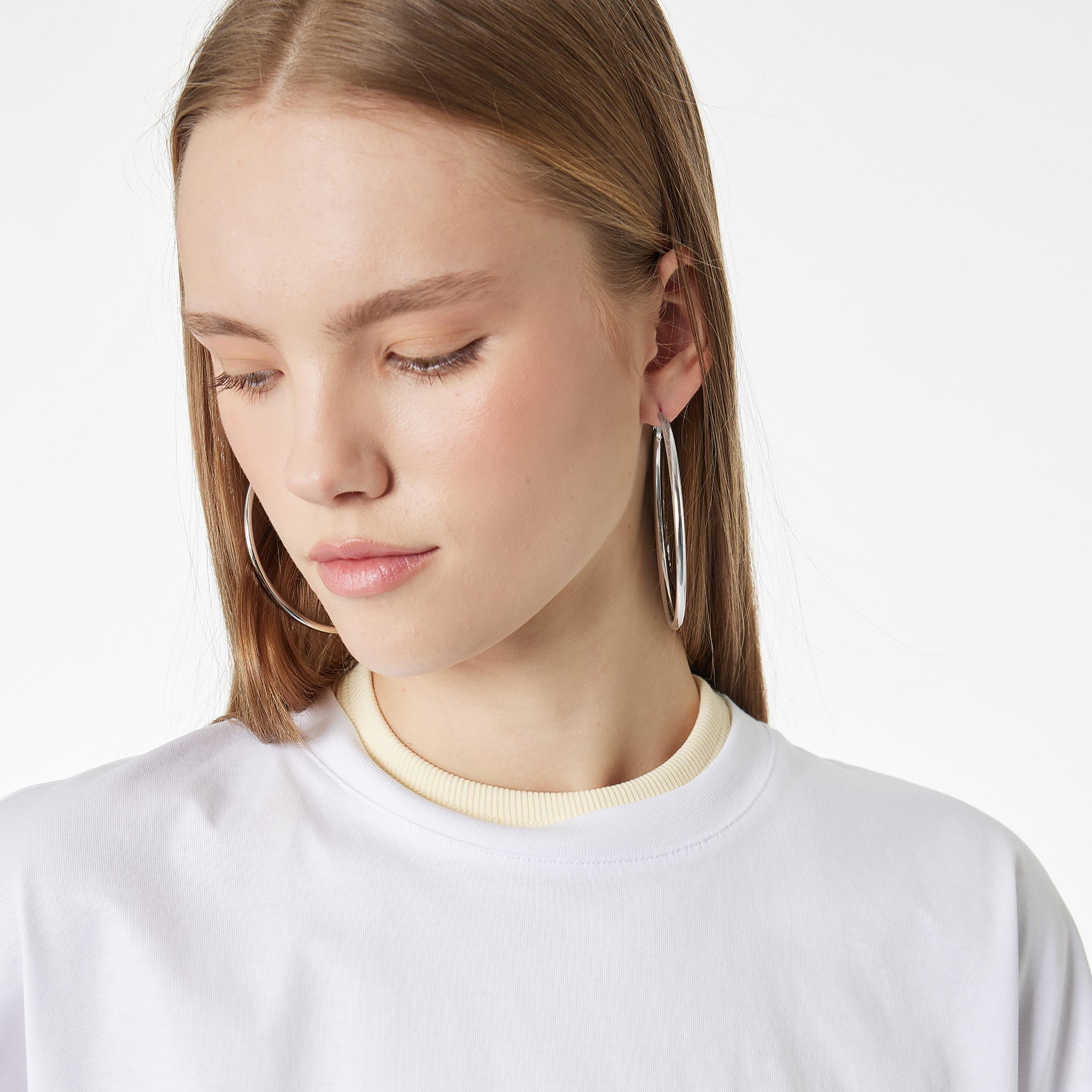 تيشيرت قطني نسائي بتطريز "فلورال" زهور بلون أبيض من كوتون-women-clothing-tshirts-image-3