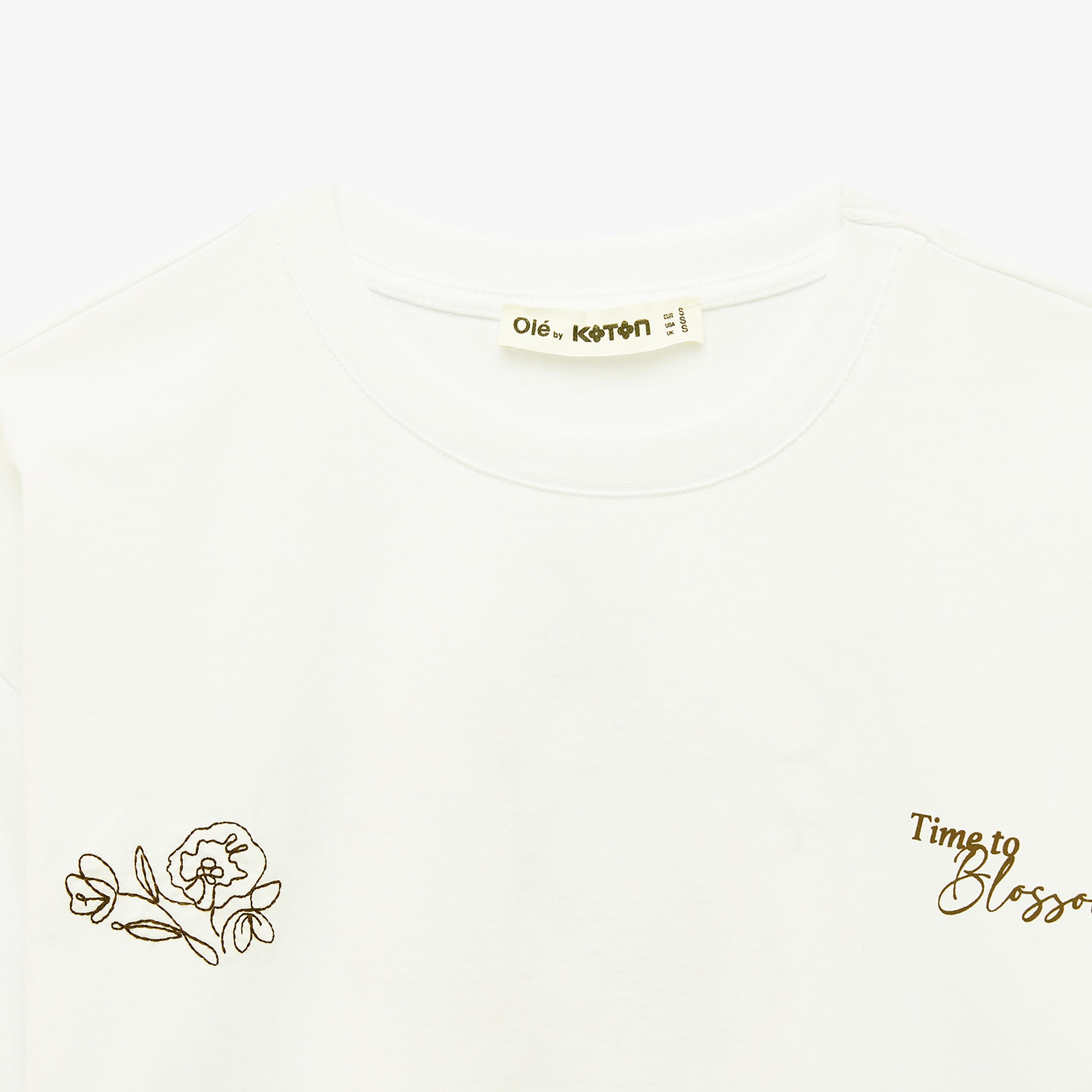 تيشيرت قطني نسائي بتطريز "فلورال" زهور بلون أبيض من كوتون-women-clothing-tshirts-image-6