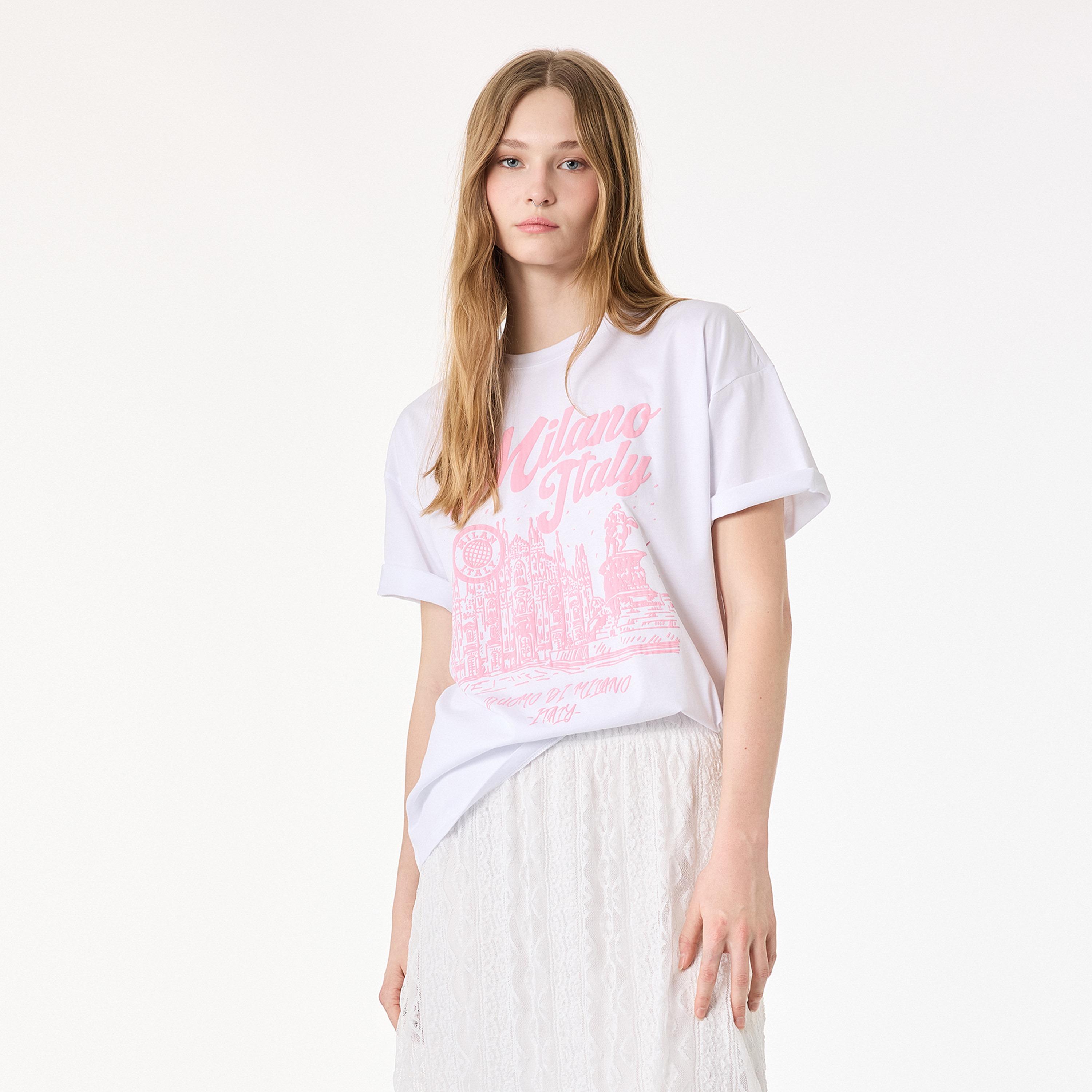 تيشيرت قطني نسائي بطبعة "غرافيك" لمدينة بلون أبيض من كوتون-women-clothing-tshirts-image-1