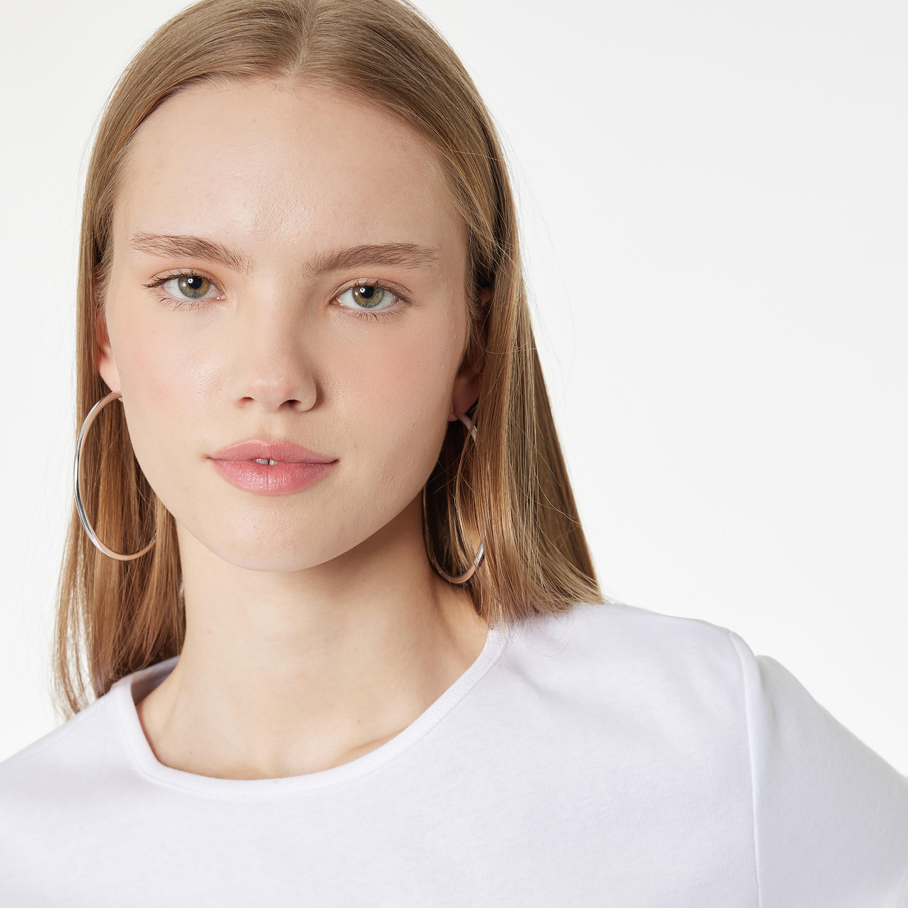 تيشيرت قطني نسائي بتزيين خرز "بيدد" بلون أبيض من كوتون-women-clothing-tshirts-image-2