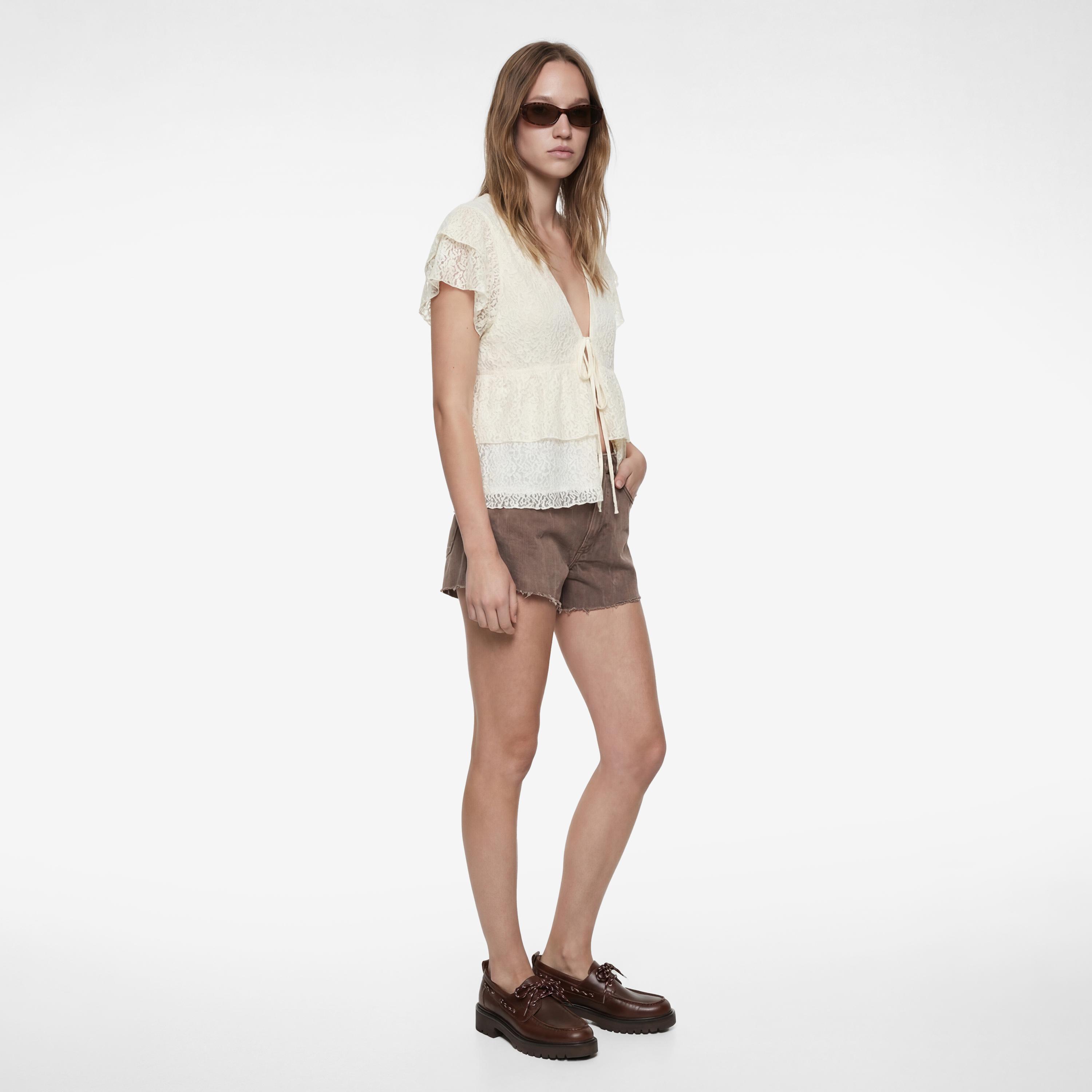 بلوزة نسائية من الدانتيل بالكامل بلون كريمي من كوتون-women-clothing-shirtsandblouses-blouses-image-2