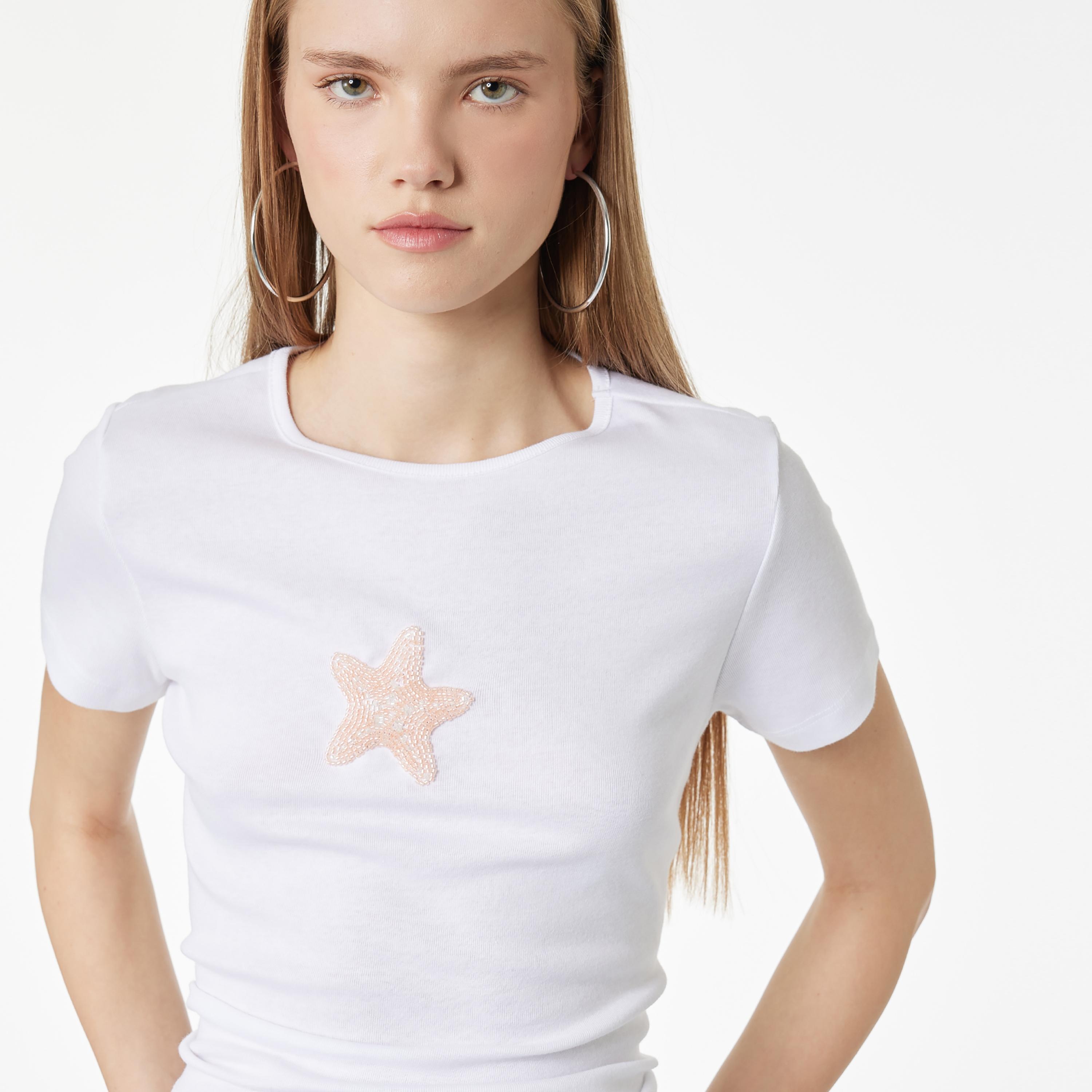 تيشيرت قطني نسائي بتزيين خرز على شكل نجمة بلون أبيض من كوتون-women-clothing-tshirts-image-3