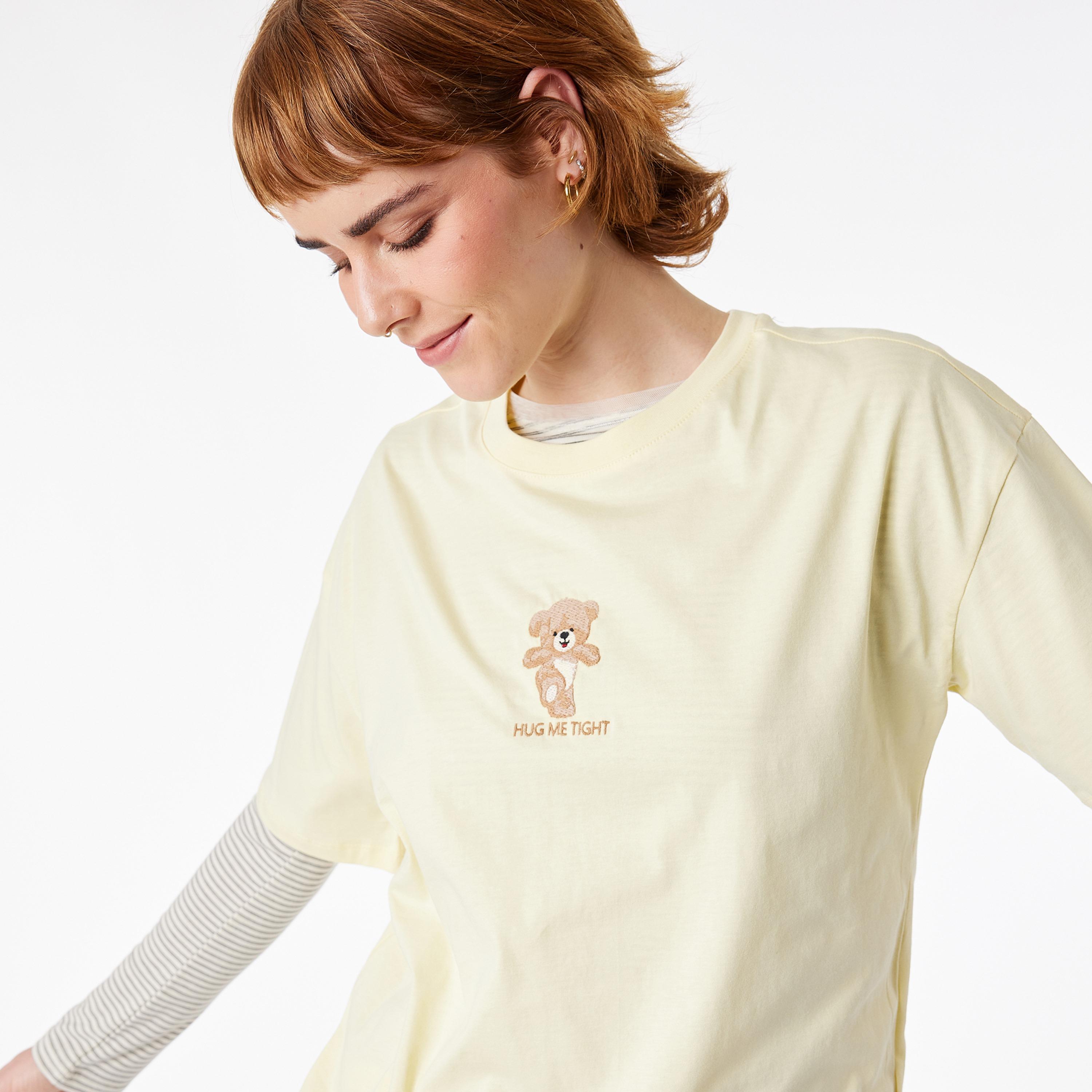 تيشيرت نسائي من القطن بلون أصفر ومطرز برسمة دبدوب من كوتون-women-clothing-tshirts-image-3
