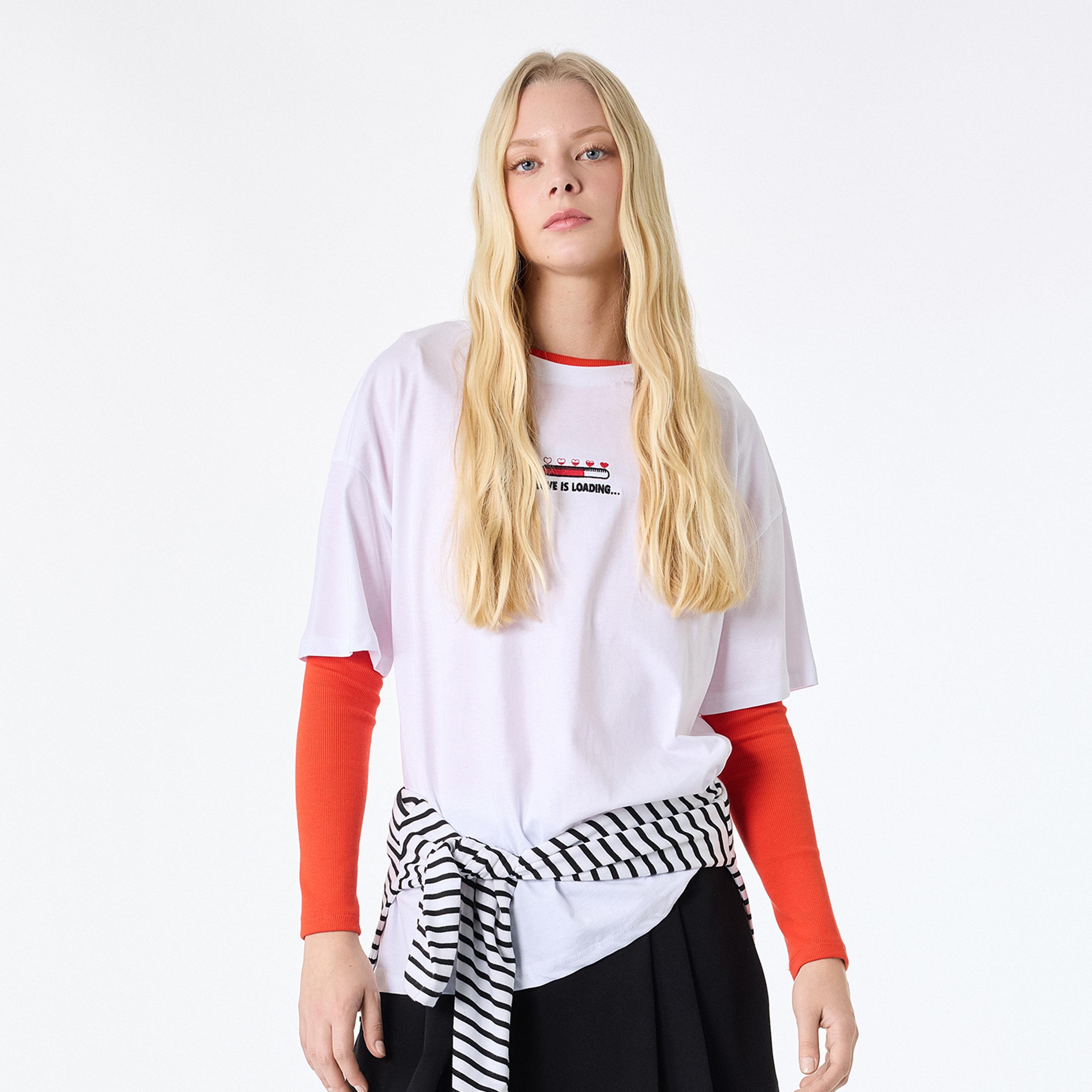 تيشيرت قطني نسائي بتطريز بلون أبيض من كوتون-women-clothing-tshirts-image-1