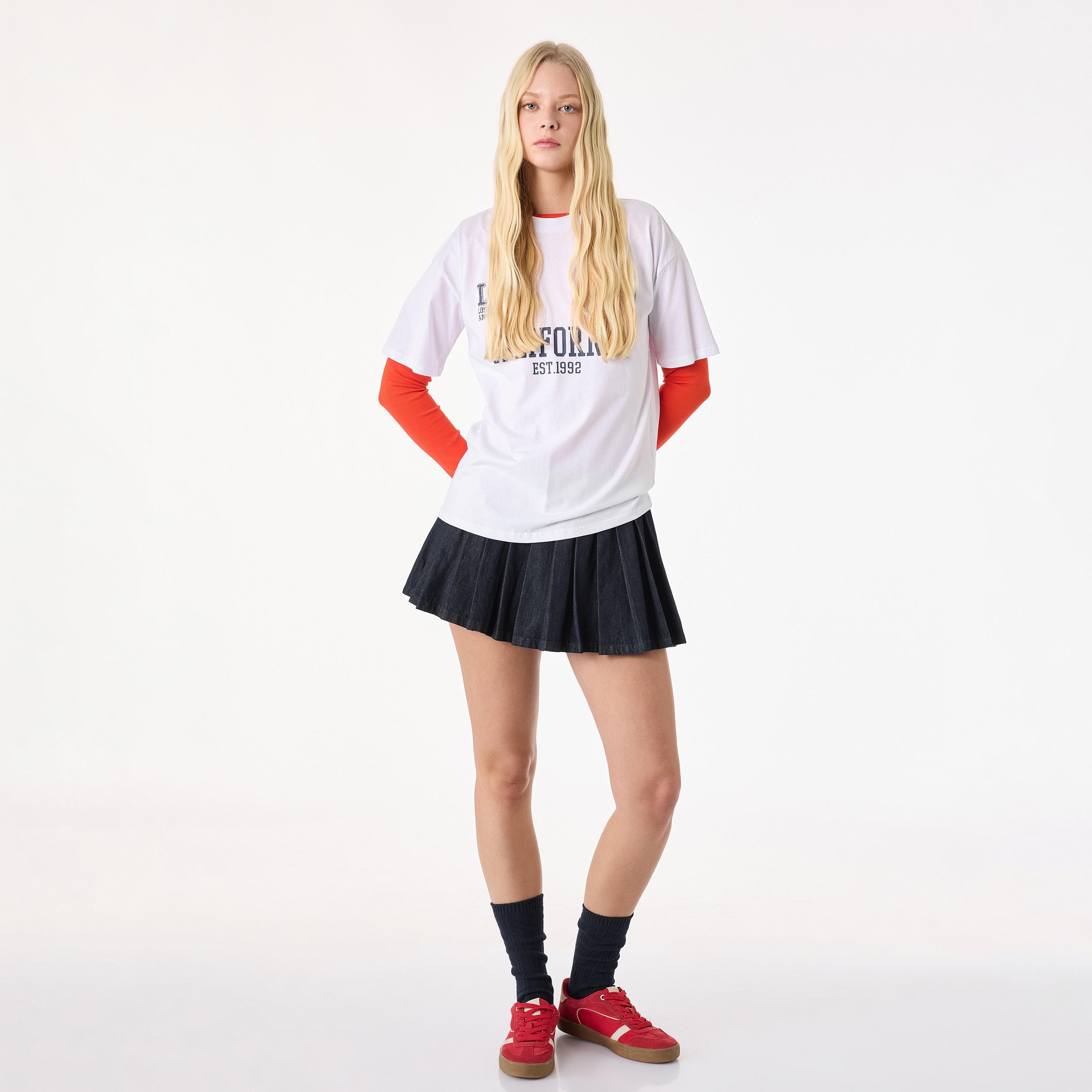 تي شيرت نسائي قطني بطبعة جرافيكية باللون الأبيض من كوتون-women-clothing-tshirts-image-2